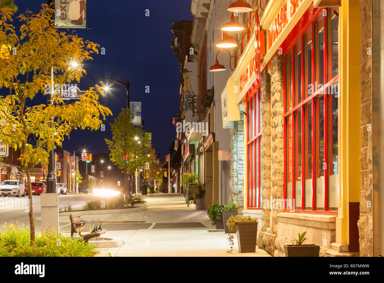 Innenstadt entlang John Straße, nördlich in der Stadt Yangon in Renfrew County in der Abenddämmerung. Arnprior, Ontario, Kanada. Stockfoto