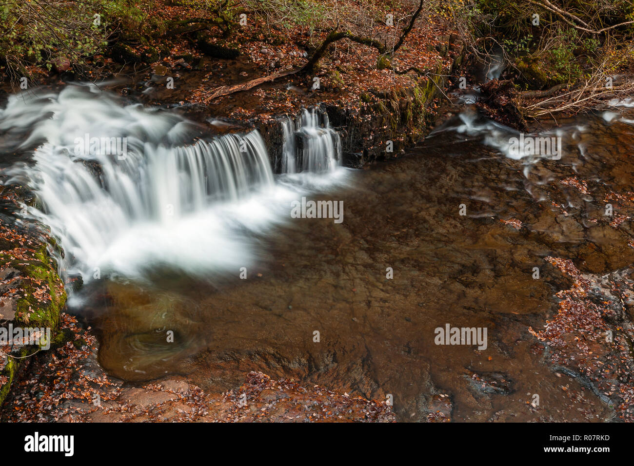 Eine der Kaskaden von Sgwd Ddwli Isaf Gesehen von oben, Brecon Beacons, November 2018 Stockfoto