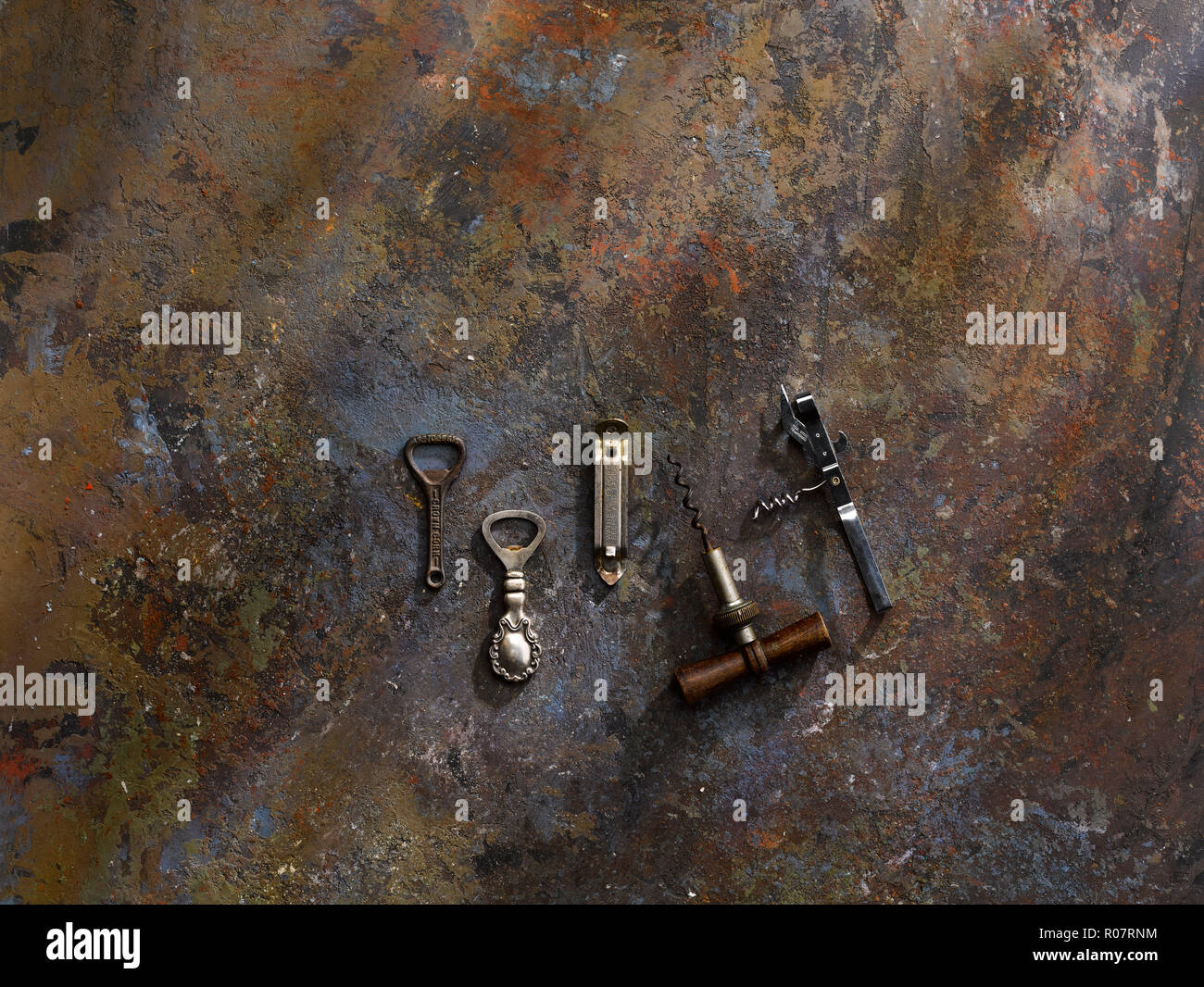 Ich höre Sie Technik auf Flaschenöffner und Korkenzieher Stockfoto