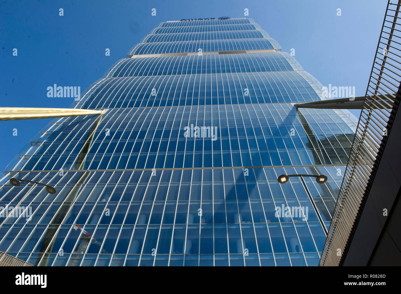 Europa. Italien. In der Lombardei. Mailand. Wolkenkratzer in Citylife Bezirk, Torre Hadid (185 m), Torre Allianz (209 m), entworfen von Arata Isozaki, die den Spitznamen Diritto. Stockfoto