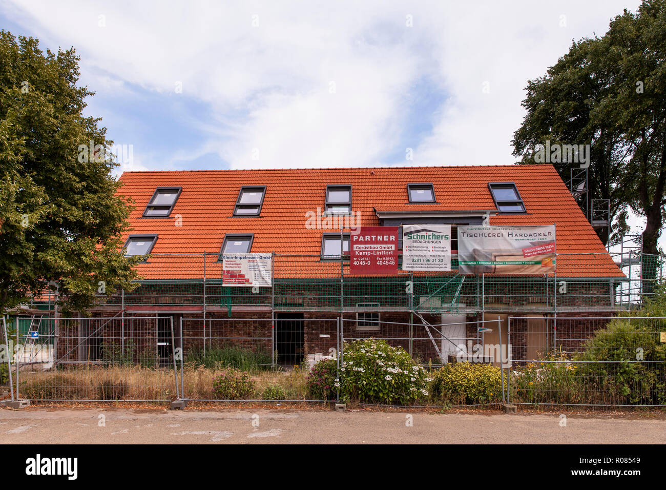 Wiederaufbau eines alten Bauernhaus zu einem Wohnhaus, Wesel, Deutschland. Umbau eines alten Bauernhauses zu einem Wohnhaus, Wesel, Deutschland. Stockfoto