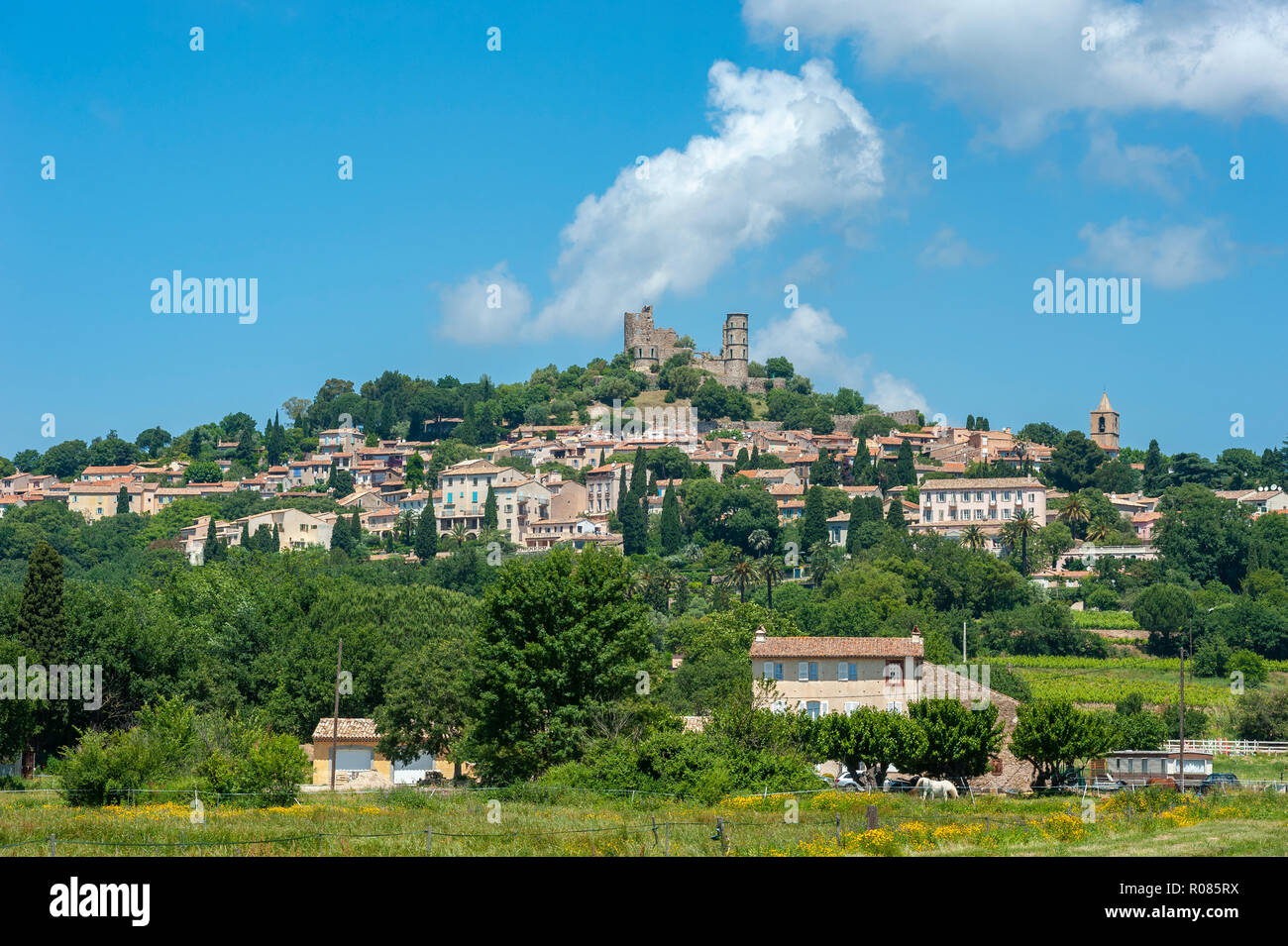 Stadtansicht, Grimaud-Village, Var, Provence-Alpes-Cote d'Azur, Frankreich, Europa Stockfoto