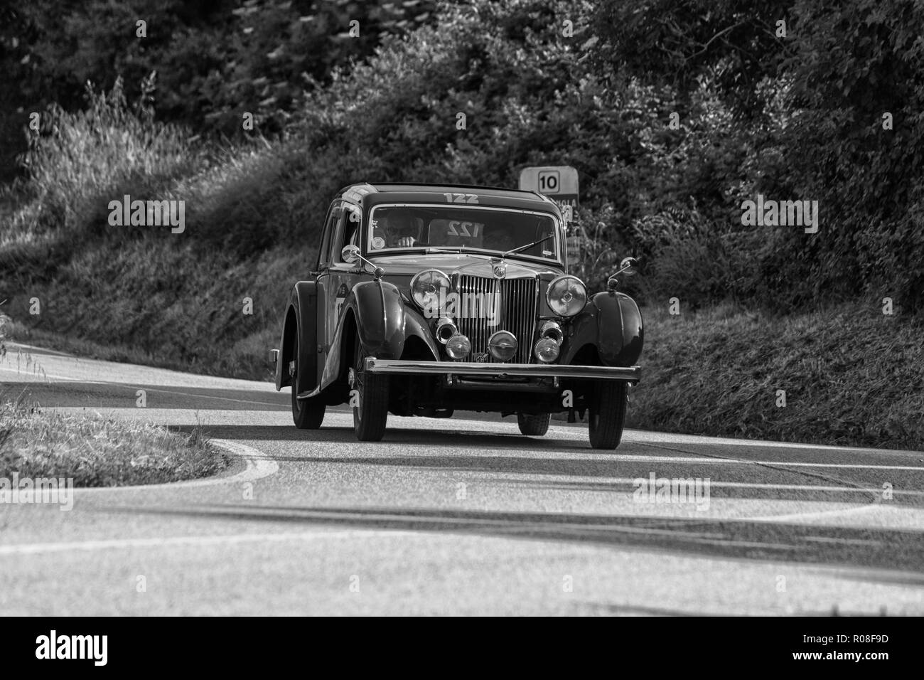 PESARO COLLE SAN BARTOLO, Italien, 17. Mai - 2018: MG SA 1938 auf einem alten Rennwagen Rallye Mille Miglia 2018 die berühmte italienische historische Rennen (1927 Stockfoto