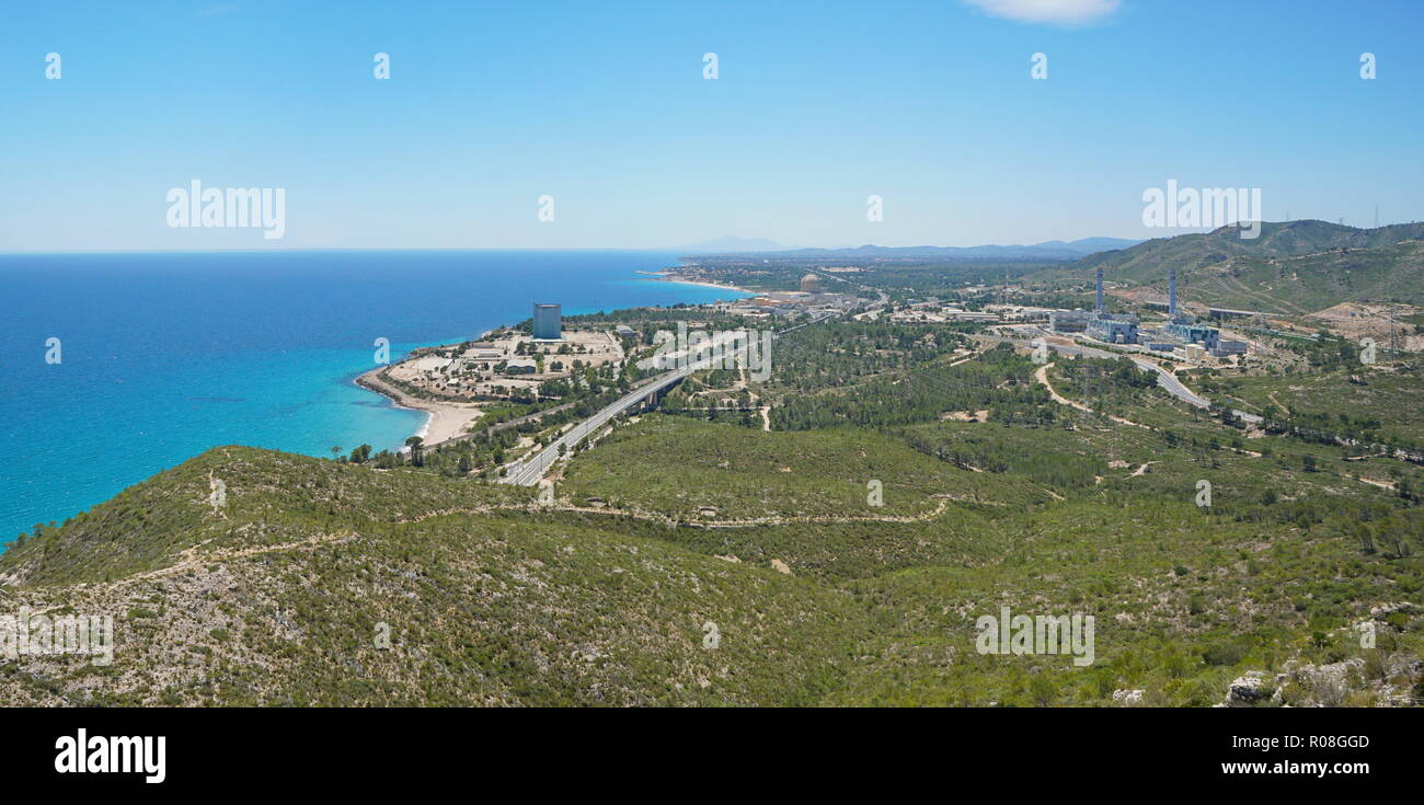 Spanien Aussichtspunkt mit Blick auf das Kernkraftwerk Vandellos an der Küste in der Nähe von l'Hospitalet de l'Infant, Costa Dorada, Katalonien, Mittelmeer Stockfoto