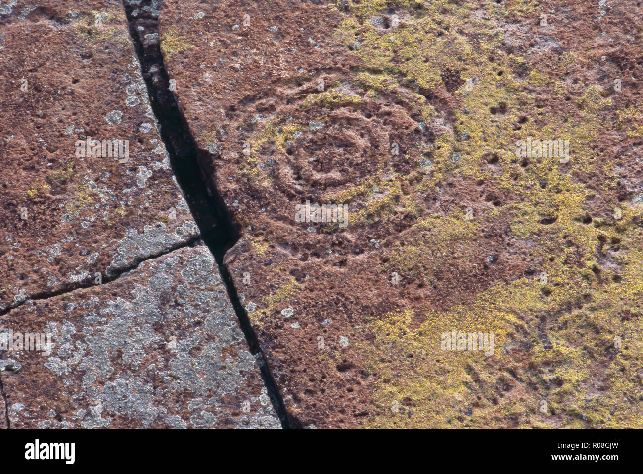 Native American petroglyph der konzentrischen Kreise, Tsankawi mesa Cliff - Wohnungen, New Mexiko. Foto Stockfoto