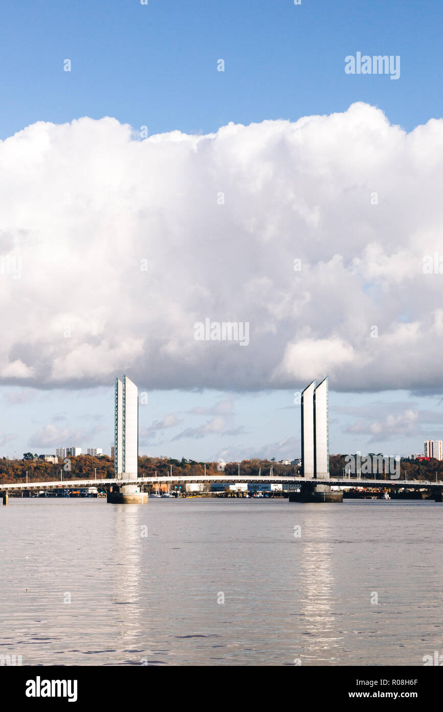 Pont Jacques Chaban-Delmas, längste Vertikale - Brücke in Europa, Bordeaux, Frankreich 2017 Stockfoto