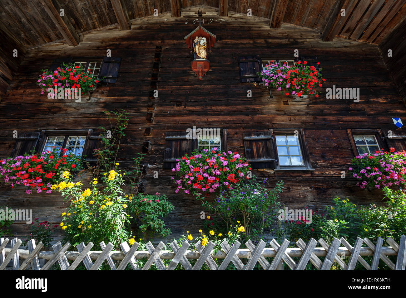 Altes Bauernhaus im historischen Berglandwirtschaft Dorf Gerstruben, Dietersbachtal, in der Nähe von Oberstdorf, Allgäuer Alpen, Oberallgäu Stockfoto