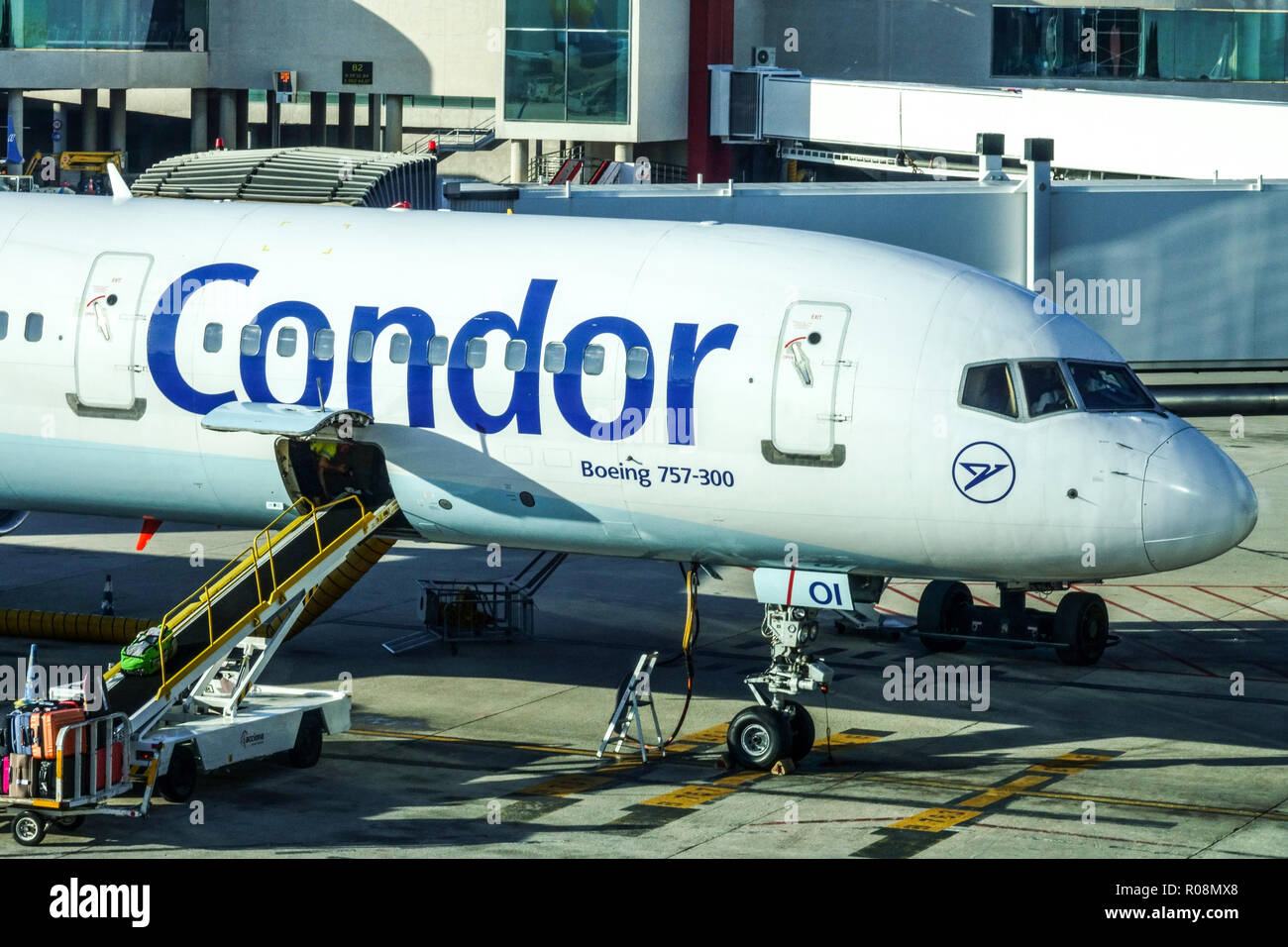 Flughafen Palma de Mallorca, Gepäcktreppe zum Hochladen von Gepäcktaschen Koffern, Spanien Travel Boeing 757-300, Condor, Spanien, Europa Stockfoto