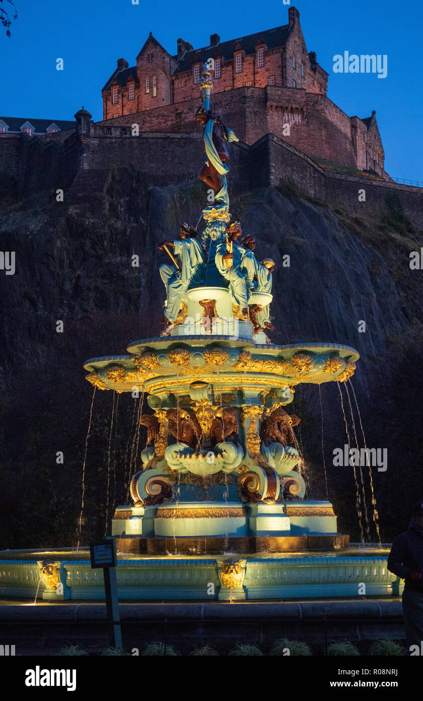 Zur sofortigen Veröffentlichung: Donnerstag, 1.. November 2018 NEUE BELEUCHTUNG HIGHLIGHTS ROSS FOUNTAIN BEI NACHT THE Ross Fountain in Stockfoto