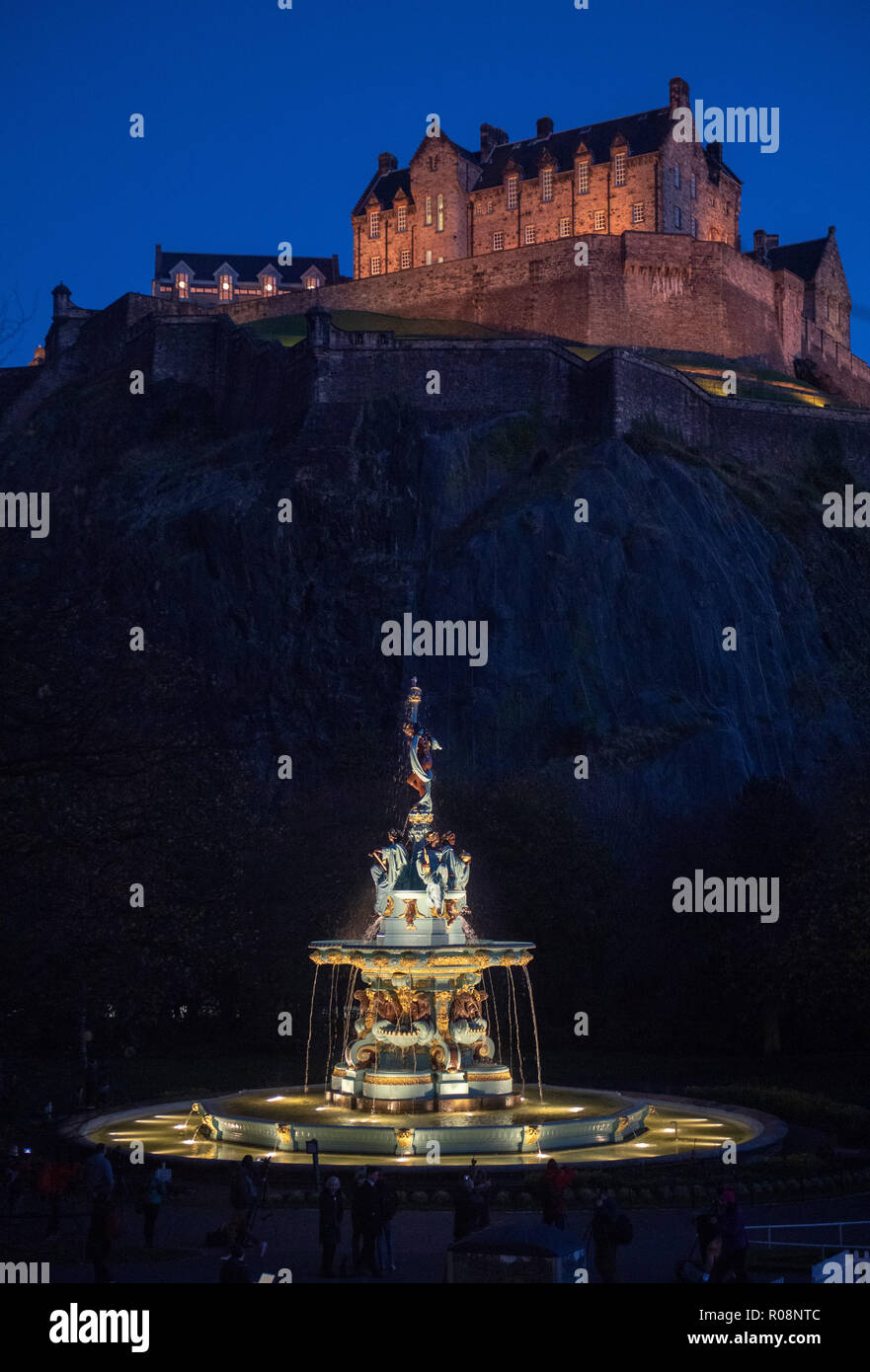 Zur sofortigen Veröffentlichung: Donnerstag, 1.. November 2018 NEUE BELEUCHTUNG HIGHLIGHTS ROSS FOUNTAIN BEI NACHT THE Ross Fountain in Stockfoto