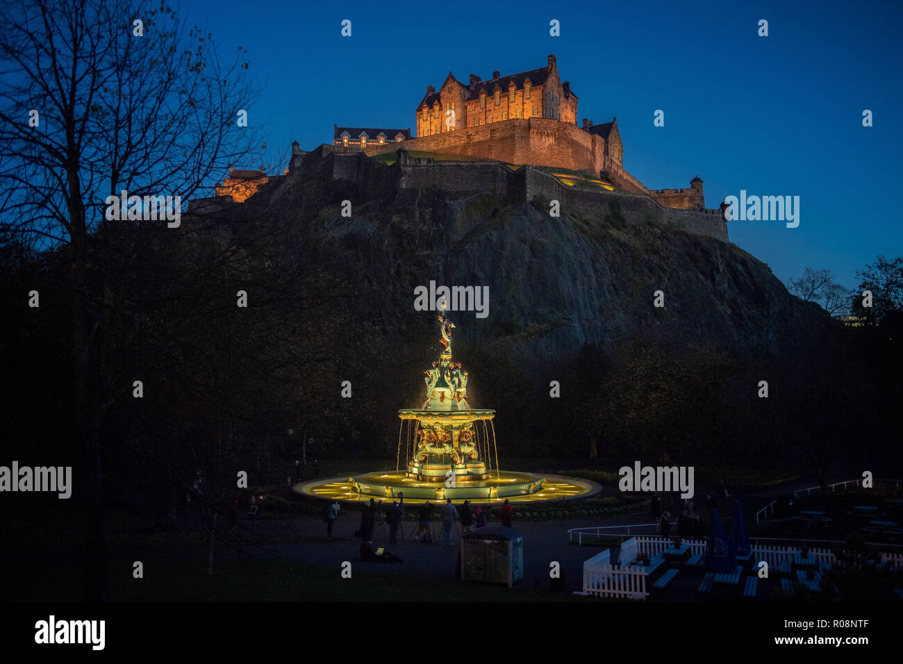 Zur sofortigen Veröffentlichung: Donnerstag, 1.. November 2018 NEUE BELEUCHTUNG HIGHLIGHTS ROSS FOUNTAIN BEI NACHT THE Ross Fountain in Stockfoto