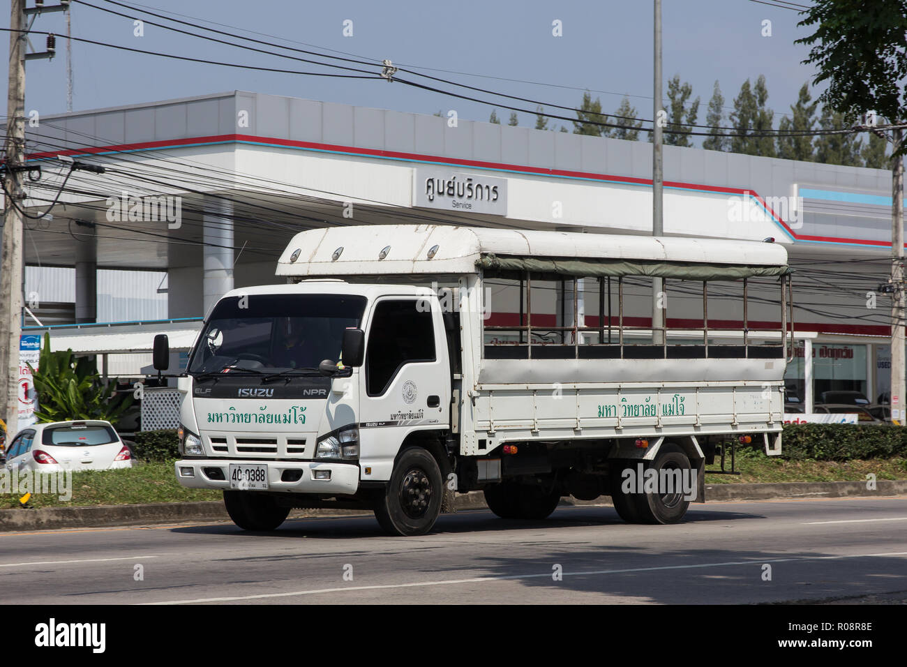 Chiangmai, Thailand - 5. Oktober 2018: Journal University School Bus Truck. Auf der straße Nr. 1001 8 km von Chiang Mai City. Stockfoto