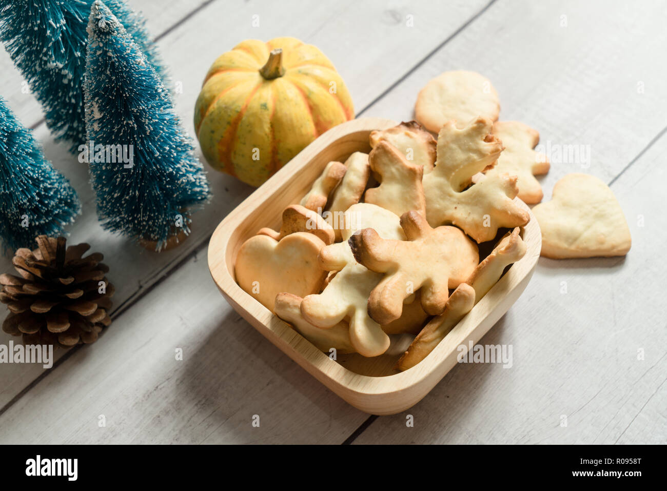 Hand-made Cookies mit Licht Farbe Hintergrund Stockfoto