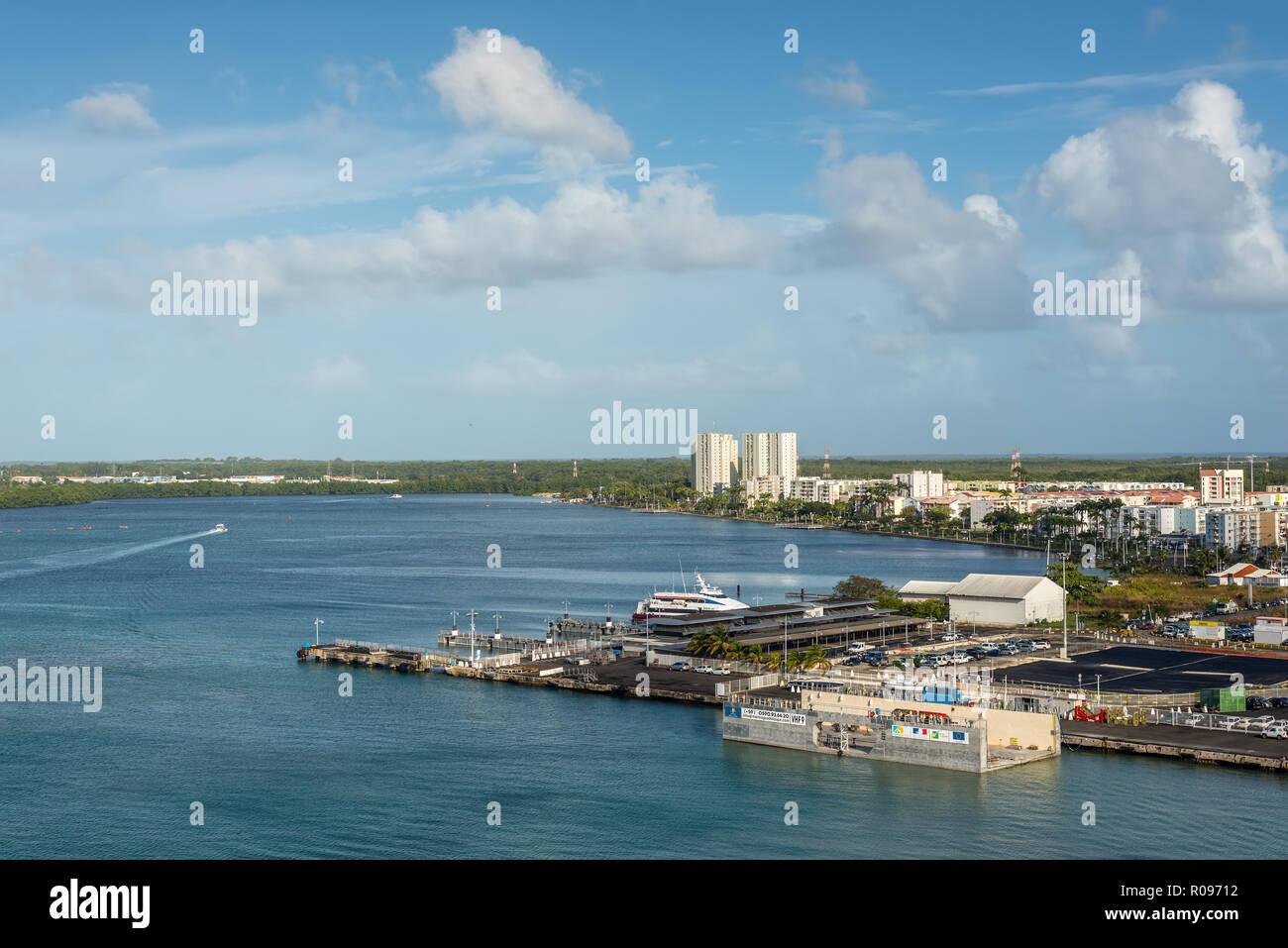Pointe-à-Pitre, Guadeloupe - Dezember 20, 2016: Waterfront von Pointe-à-Pitre, Guadeloupe, der Region von Frankreich, Kleine Antillen, Caribbea Stockfoto