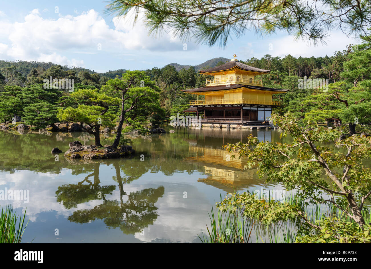 Japan Reiseziel Sehenswürdigkeit, zum Goldenen Pavillon, Kinkaki-ji-Tempel in Kyoto. Stockfoto