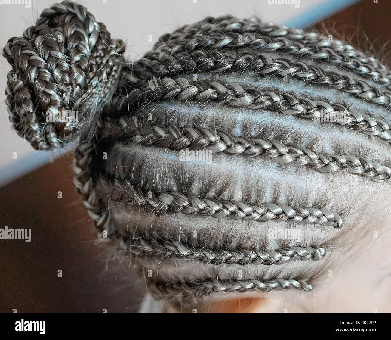 Zopfe Pigtails Auf Dem Tempel Haar Zeichnungen Cornrows Lange Haare Stockfotografie Alamy