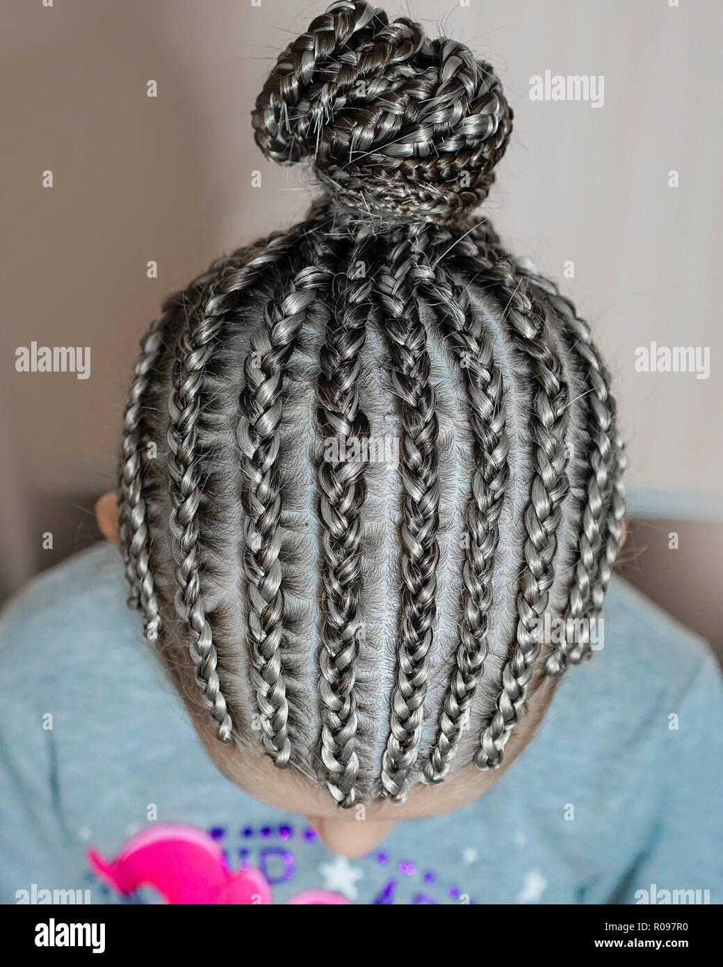 Zopfe Pigtails Auf Dem Tempel Haar Zeichnungen Cornrows Lange Haare Stockfotografie Alamy