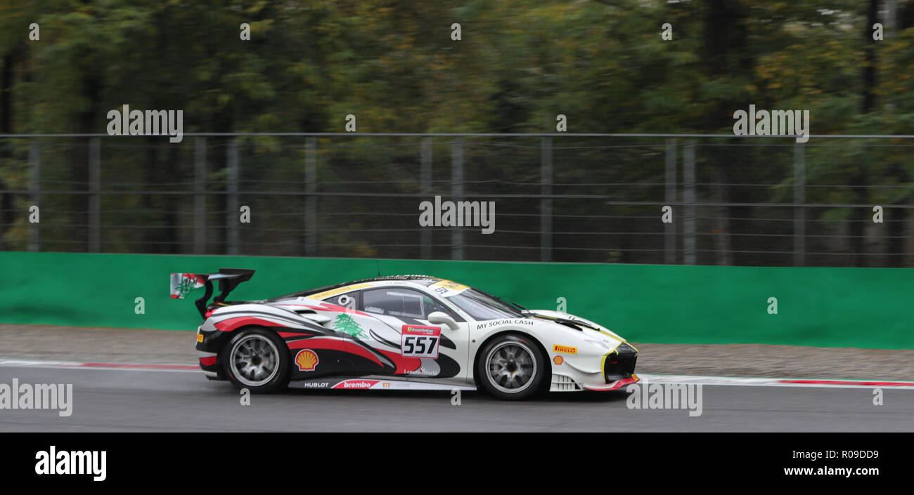 Monza, Italien. 2. November 2018. Tani Hanna von Libanon konkurriert während der Ferrari Challenge Asien Pazifik 1. Rennen in Monza Eni Rennstrecke in Monza, Italien an November 2, 2018. Credit: Cheng Tingting/Xinhua/Alamy leben Nachrichten Stockfoto