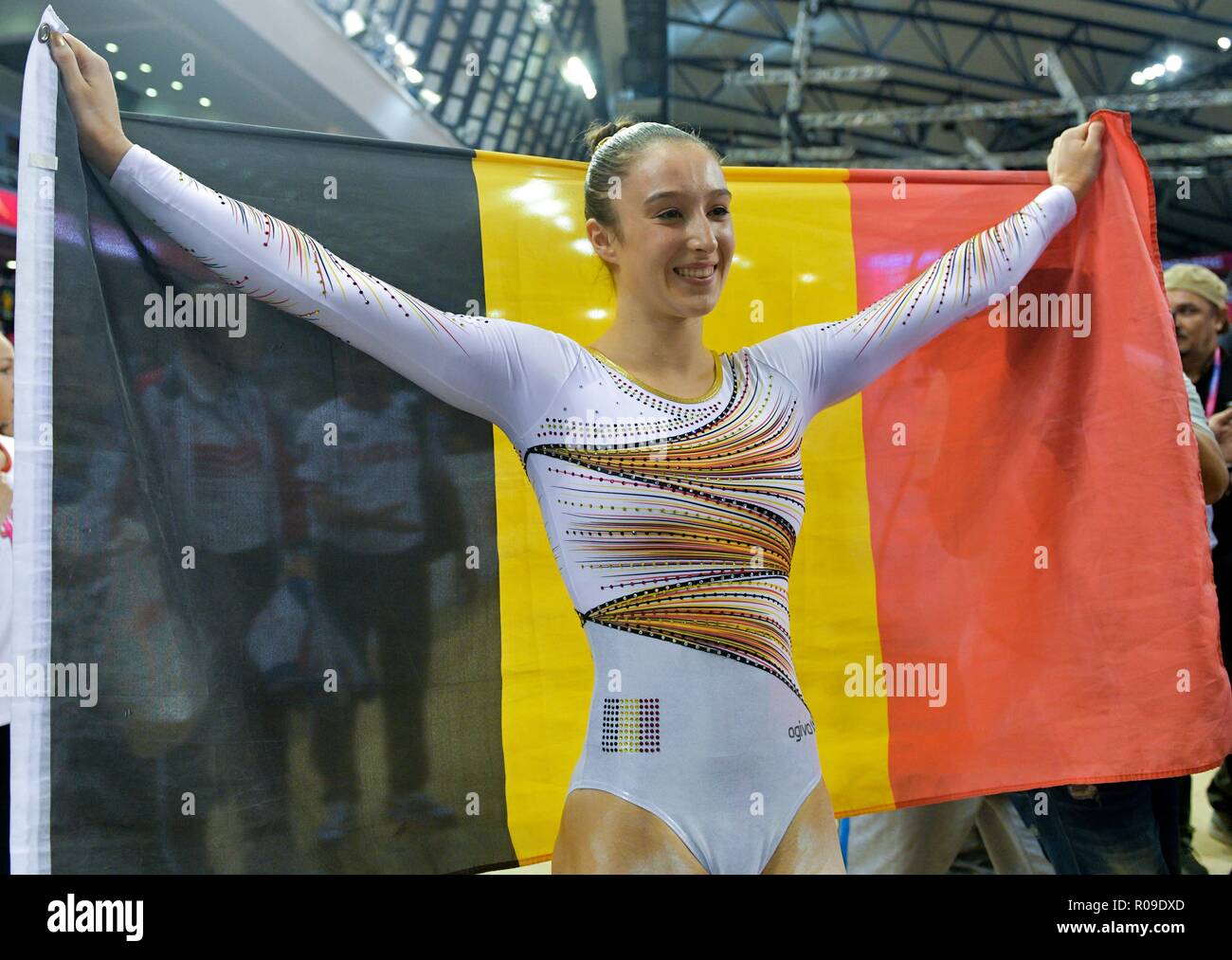 Doha, Katar. 2 Nov, 2018. Nina Derwael Belgien feiern, nachdem Stufenbarren Finale bei den 2018 Abb. Gymnastics World Championships in Doha, der Hauptstadt von Katar, Nov. 2, 2018 bei den Frauen. Credit: Nikku/Xinhua/Alamy leben Nachrichten Stockfoto