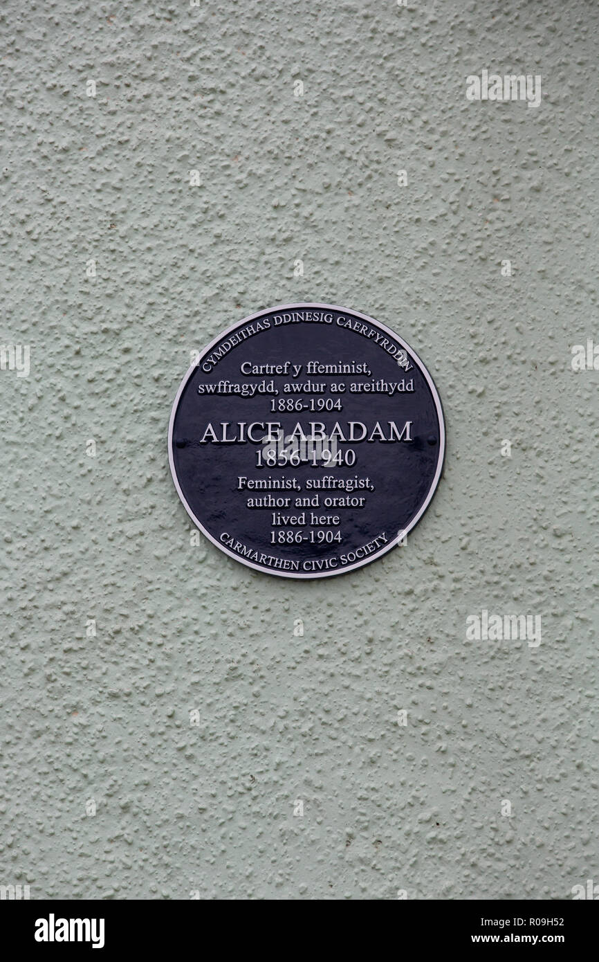 Carmarthen, Großbritannien. 3. November 2018. Ein Carmarthen bürgerlichen Gesellschaft Blue Plaque, die sich mit Alice Abadam, bei 26, Picton Terrasse, Carmarthen vorgestellt. Alice Abadam war eine feministische, suffragist, Autor und Redner und in dem Haus wohnte von 1886 bis 1904. Sie wurde zu einer Familie, die einmal besessen Middleton Hall, Website der Nationalen Botanischen Garten von Wales. Credit: gruffydd Thomas/Alamy leben Nachrichten Stockfoto