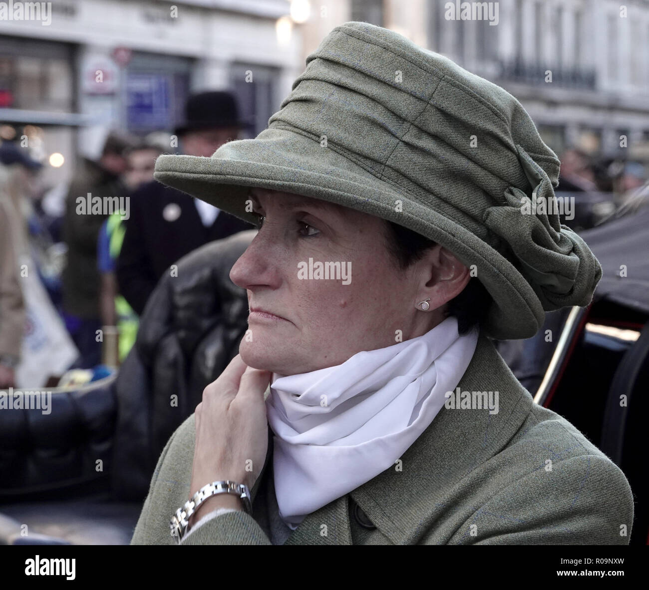 Westminster, London, W1, UK. 3. November, 2018. Gesichter der Teilnehmer des Concourse d'Elegance, wie Sie für Ihre mögliche Preise in der "Gewinner warten Gehäuse" an der Illinois Route 66 gesponsert, Regent Street Motor Show, Westminster, London, UK Credit: Motofoto/Alamy leben Nachrichten Stockfoto