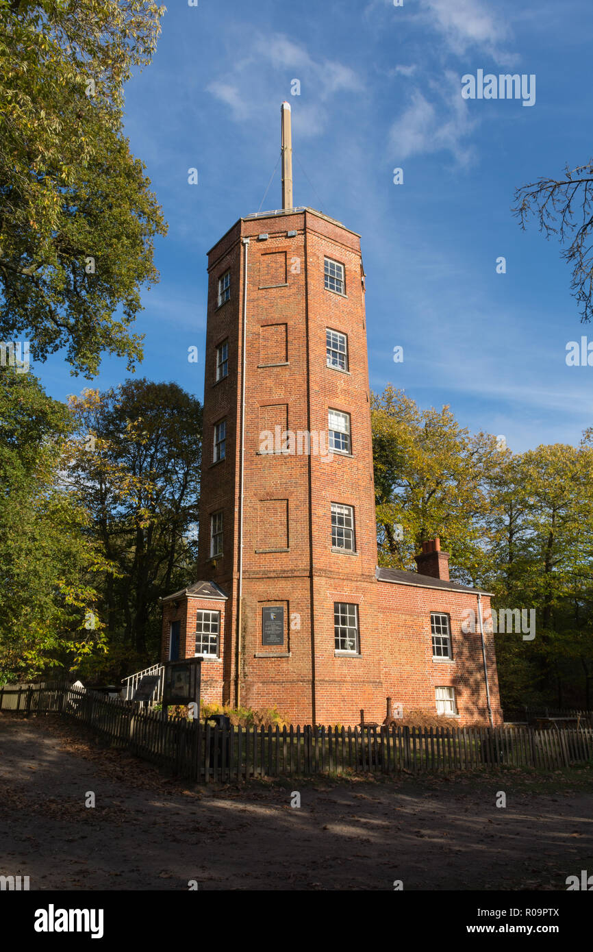 Chatley Heide Semaphore Turm, ein Wahrzeichen, die als Teil der Admiralität semaphore Kette, die zwischen 1822 und 1847 betrieben wurde, Surrey, Großbritannien Stockfoto