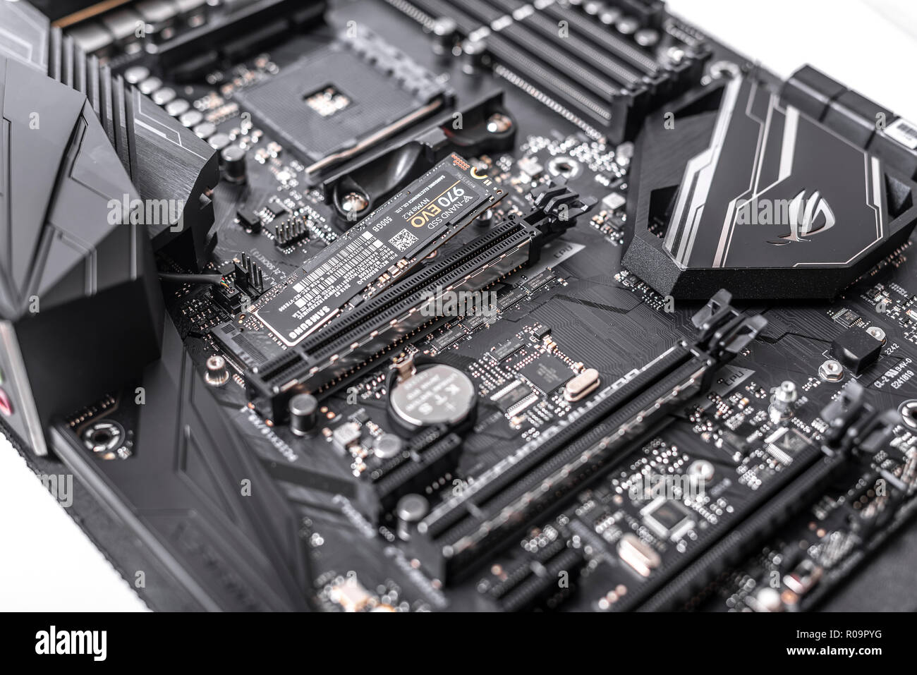 Festplatte SSD-m2 auf der Hauptplatine Hintergrund. Stockfoto