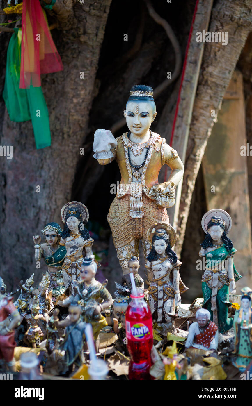 Altar auf Koh Kret Insel auf Menam Fluss in Bangkok. Religion Symbole von Südostasien. Stockfoto