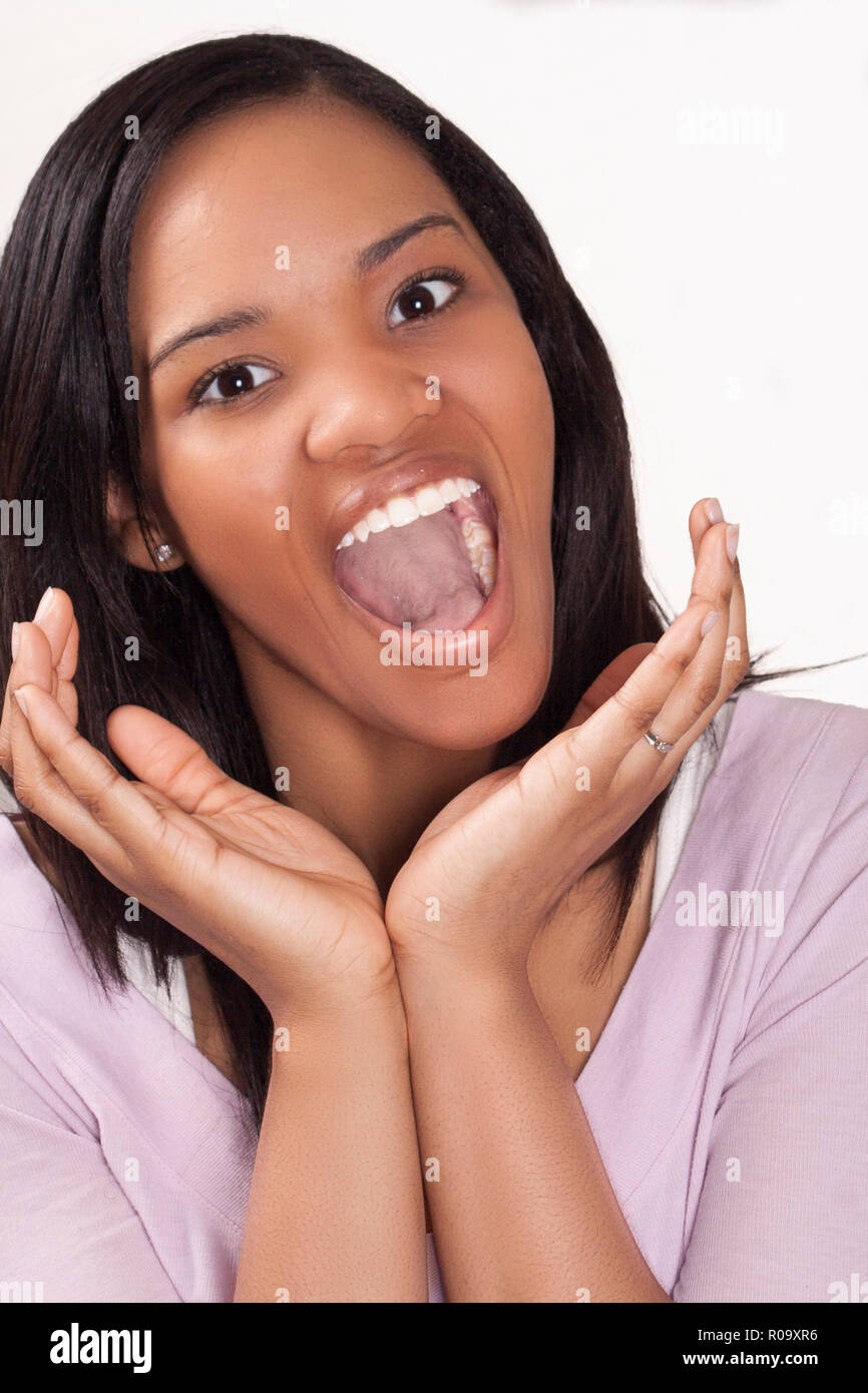 Junge erwachsene Frau mit offenem Mund und berraschte Ausdruck Stockfotografie - Alamy Junge erwachsene Frau mit offenem Mund und berraschte Ausdruck Stockfotografie - Alamy