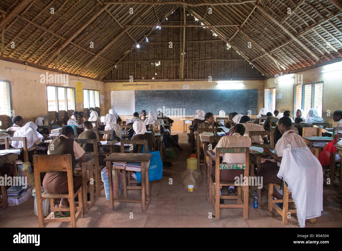 Unterricht mit Schülerinnen in Kenia, Afrika Stockfoto