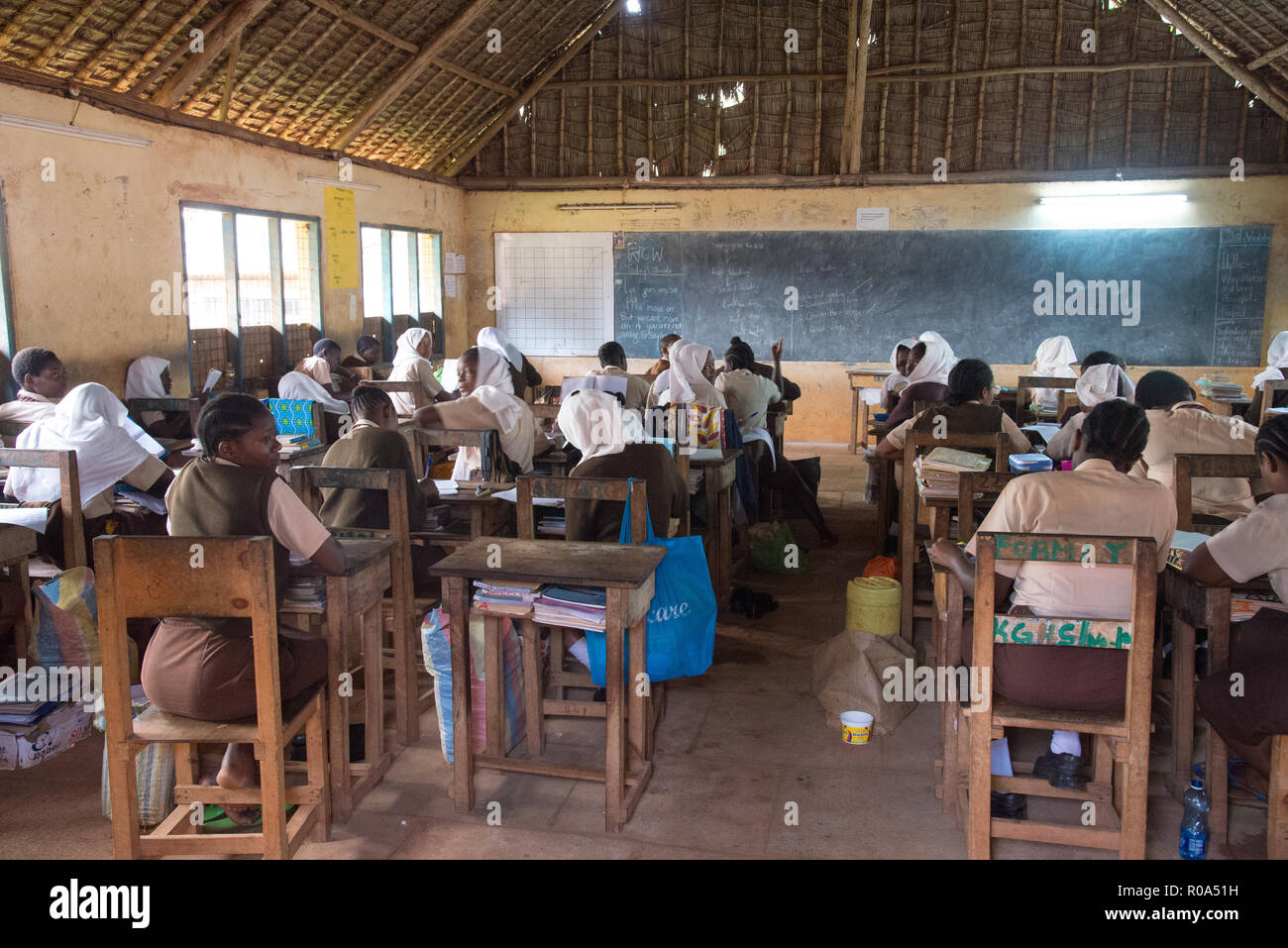 Unterricht mit Schülerinnen in Kenia, Afrika Stockfoto