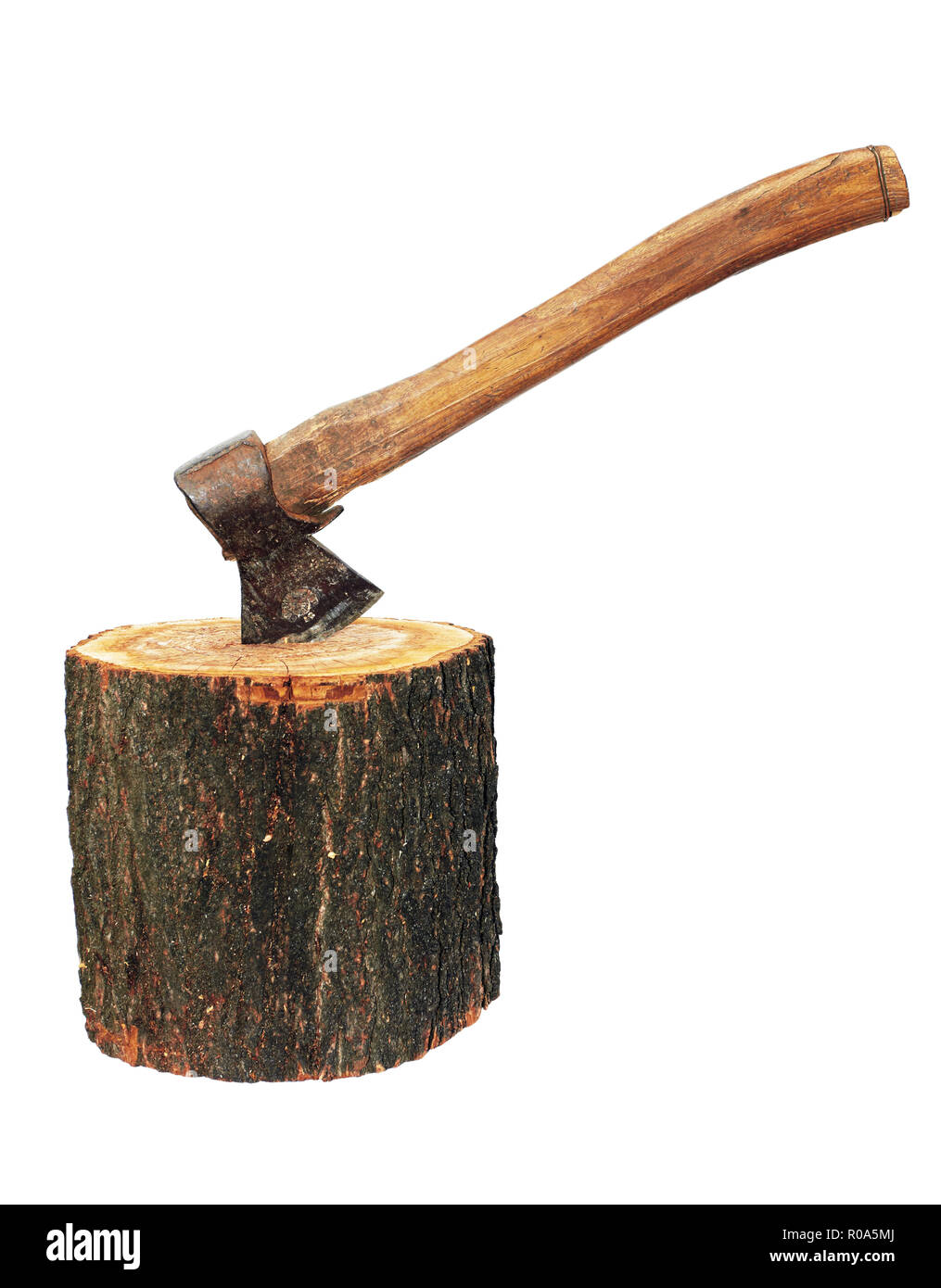 Axt und Log isoliert auf weißem Hintergrund Stockfoto