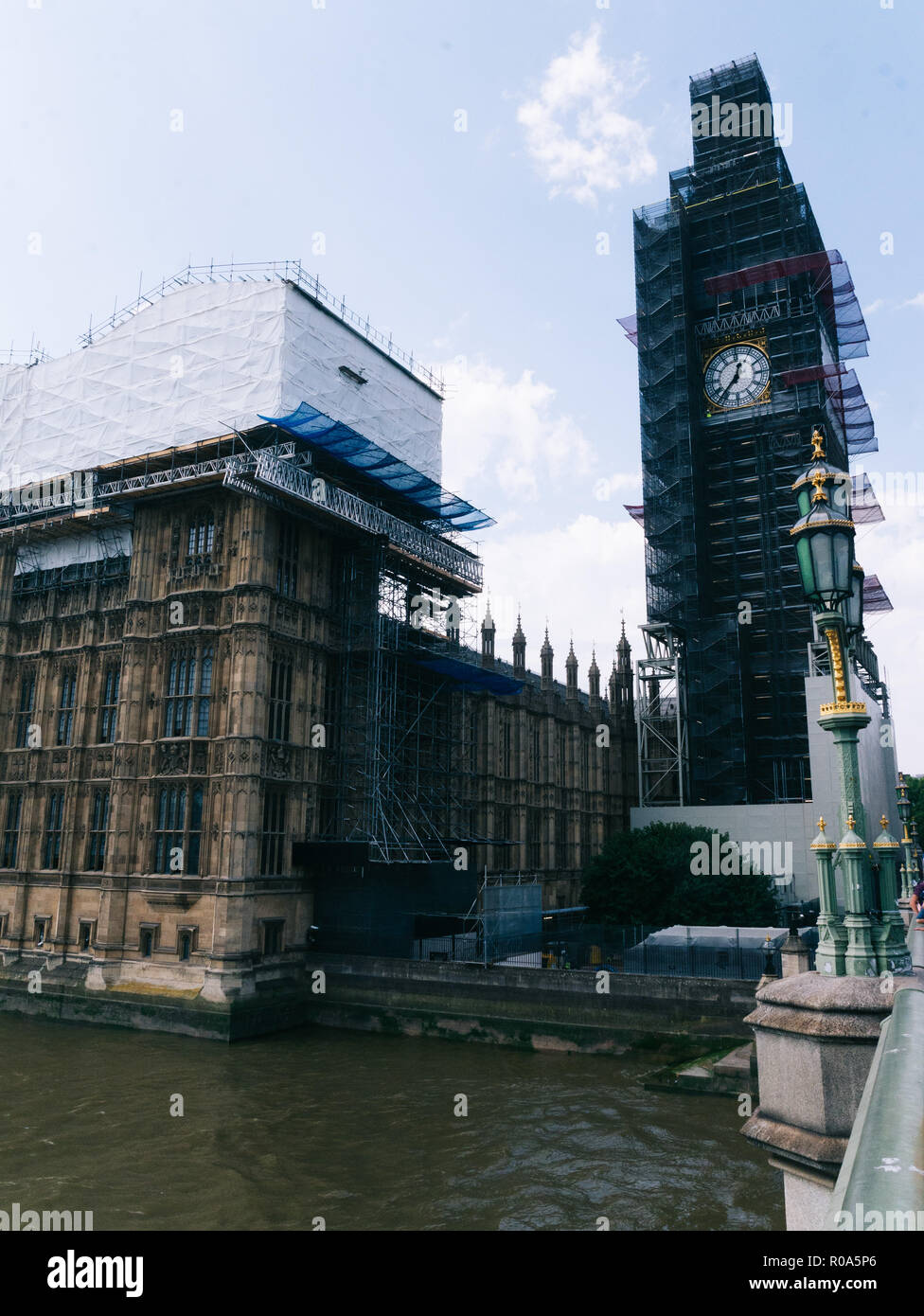 Big Ben ist der Spitzname für die große Glocke der Uhr am nördlichen Ende der Palast von Westminster in London. Unter Restaurierung Stockfoto