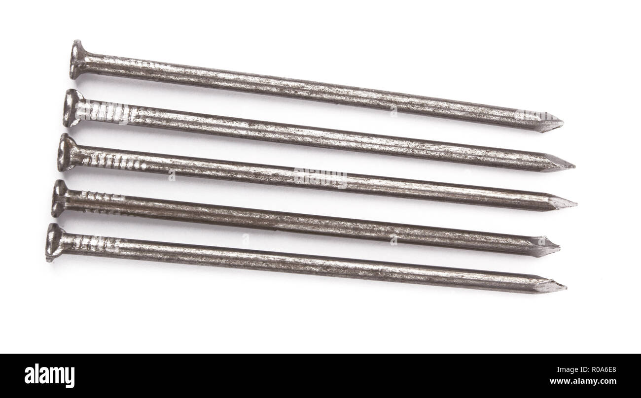 Metall Nägel auf weißem Hintergrund Stockfoto