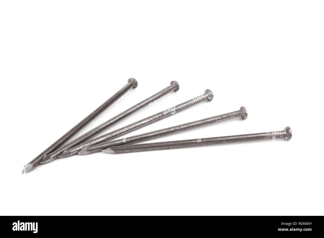 Metall Nägel auf weißem Hintergrund Stockfoto