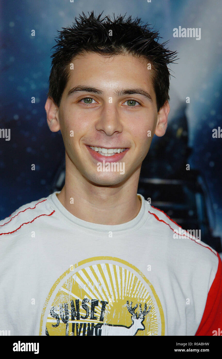 Justin Berfield Ankunft auf dem Polar Express Premiere auf dem Grauman Chinese Theatre in Los Angeles. 11.07.2004. BerfieldJustin 031 Red Carpet Event, Vertikal, USA, Filmindustrie, Prominente, Fotografie, Bestof, Kunst, Kultur und Unterhaltung, Topix Prominente Fashion/Vertikal, Besten, Event in Hollywood Leben - Kalifornien, Roter Teppich und backstage, USA, Film, Stars, Film Stars, TV Stars, Musik, Promis, Fotografie, Bestof, Kunst, Kultur und Unterhaltung, Topix, headshot, vertikal, eine Person aus dem Jahr 2004, Anfrage tsuni@Gamma-USA.com Stockfoto