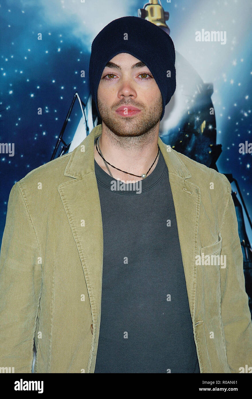 John Hensley (Nip/Tuck) Ankunft in der Polar Express Premiere auf dem Grauman Chinese Theatre in Los Angeles. 11.07.2004. HensleyJohn nrp Tuck 070 Red Carpet Event, Vertikal, USA, Filmindustrie, Prominente, Fotografie, Bestof, Kunst, Kultur und Unterhaltung, Topix Prominente Fashion/Vertikal, Besten, Event in Hollywood Leben - Kalifornien, Roter Teppich und backstage, USA, Film, Stars, Film Stars, TV Stars, Musik, Promis, Fotografie, Bestof, Kunst, Kultur und Unterhaltung, Topix, headshot, vertikal, eine Person aus dem Jahr 2004, Anfrage tsuni @ Gamma-US Stockfoto