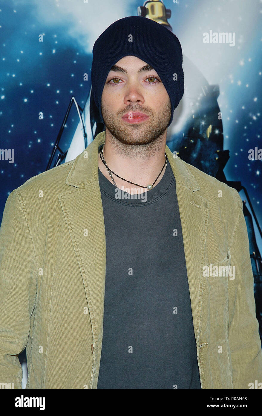 John Hensley (Nip/Tuck) Ankunft in der Polar Express Premiere auf dem Grauman Chinese Theatre in Los Angeles. 11.07.2004. HensleyJohn nrp Tuck 071 Red Carpet Event, Vertikal, USA, Filmindustrie, Prominente, Fotografie, Bestof, Kunst, Kultur und Unterhaltung, Topix Prominente Fashion/Vertikal, Besten, Event in Hollywood Leben - Kalifornien, Roter Teppich und backstage, USA, Film, Stars, Film Stars, TV Stars, Musik, Promis, Fotografie, Bestof, Kunst, Kultur und Unterhaltung, Topix, headshot, vertikal, eine Person aus dem Jahr 2004, Anfrage tsuni @ Gamma-US Stockfoto