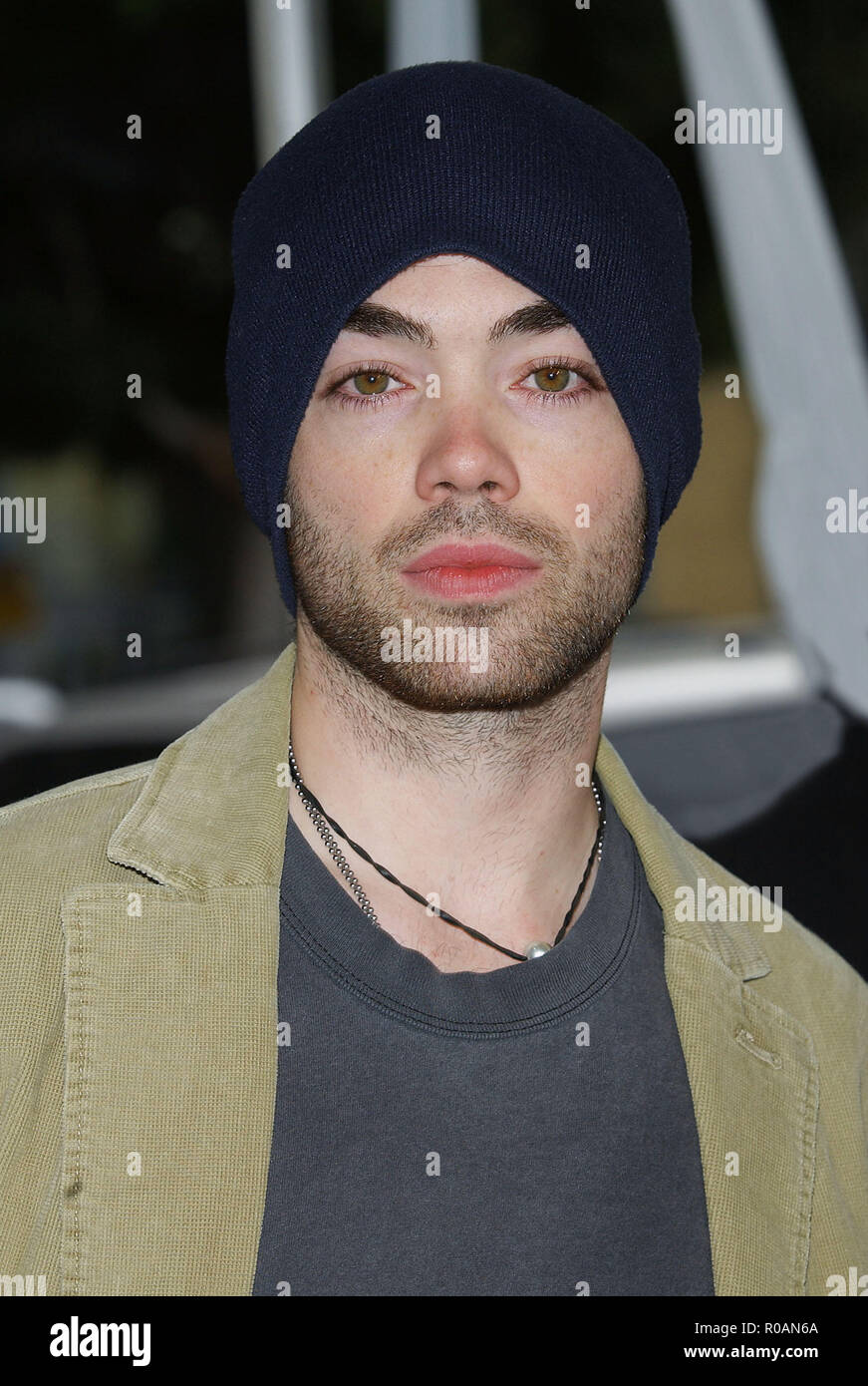 John Hensley (Nip/Tuck) Ankunft in der Polar Express Premiere auf dem Grauman Chinese Theatre in Los Angeles. 11.07.2004. HensleyJohn nrp Tuck 080 Red Carpet Event, Vertikal, USA, Filmindustrie, Prominente, Fotografie, Bestof, Kunst, Kultur und Unterhaltung, Topix Prominente Fashion/Vertikal, Besten, Event in Hollywood Leben - Kalifornien, Roter Teppich und backstage, USA, Film, Stars, Film Stars, TV Stars, Musik, Promis, Fotografie, Bestof, Kunst, Kultur und Unterhaltung, Topix, headshot, vertikal, eine Person aus dem Jahr 2004, Anfrage tsuni @ Gamma-US Stockfoto
