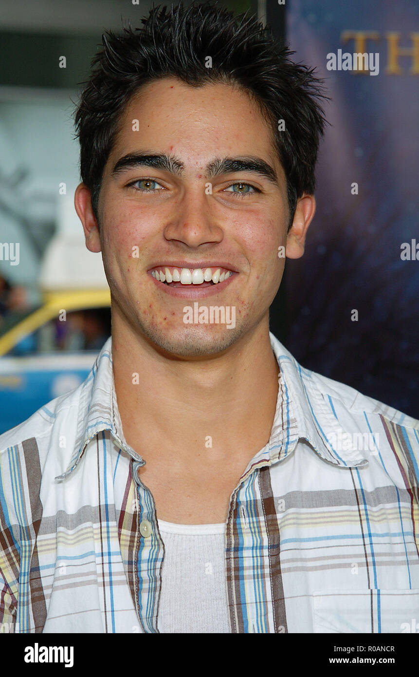 Tyler Hoechlin Ankunft auf dem Polar Express Premiere auf dem Grauman Chinese Theatre in Los Angeles. 11.07.2004. HoechlinTyler083 Red Carpet Event, Vertikal, USA, Filmindustrie, Prominente, Fotografie, Bestof, Kunst, Kultur und Unterhaltung, Topix Prominente Fashion/Vertikal, Besten, Event in Hollywood Leben - Kalifornien, Roter Teppich und backstage, USA, Film, Stars, Film Stars, TV Stars, Musik, Promis, Fotografie, Bestof, Kunst, Kultur und Unterhaltung, Topix, headshot, vertikal, eine Person aus dem Jahr 2004, Anfrage tsuni@Gamma-USA.com Stockfoto