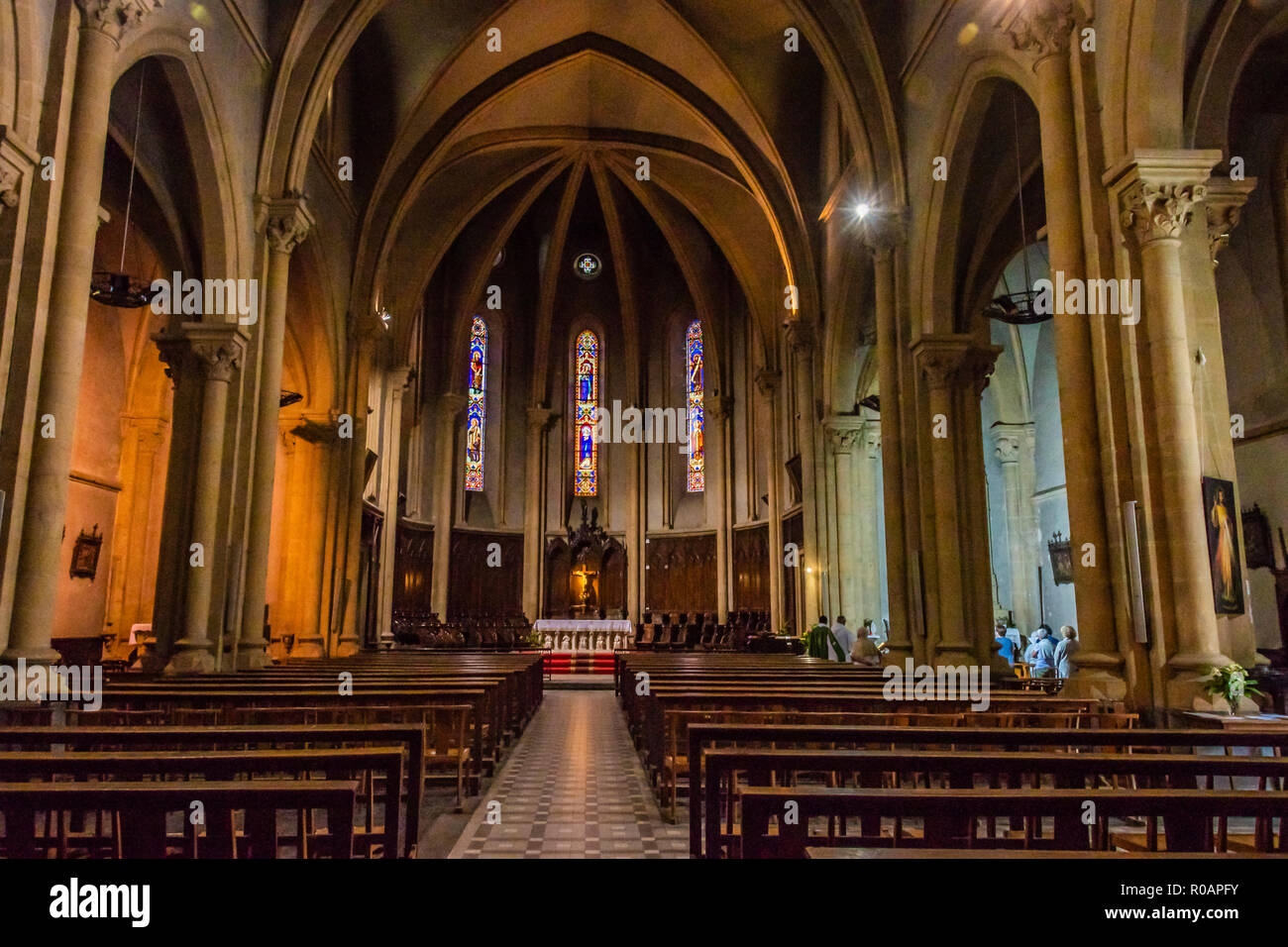 Schiff und Kanzel der gotische Kirche Saint Girons. Ariege Frankreich Stockfoto