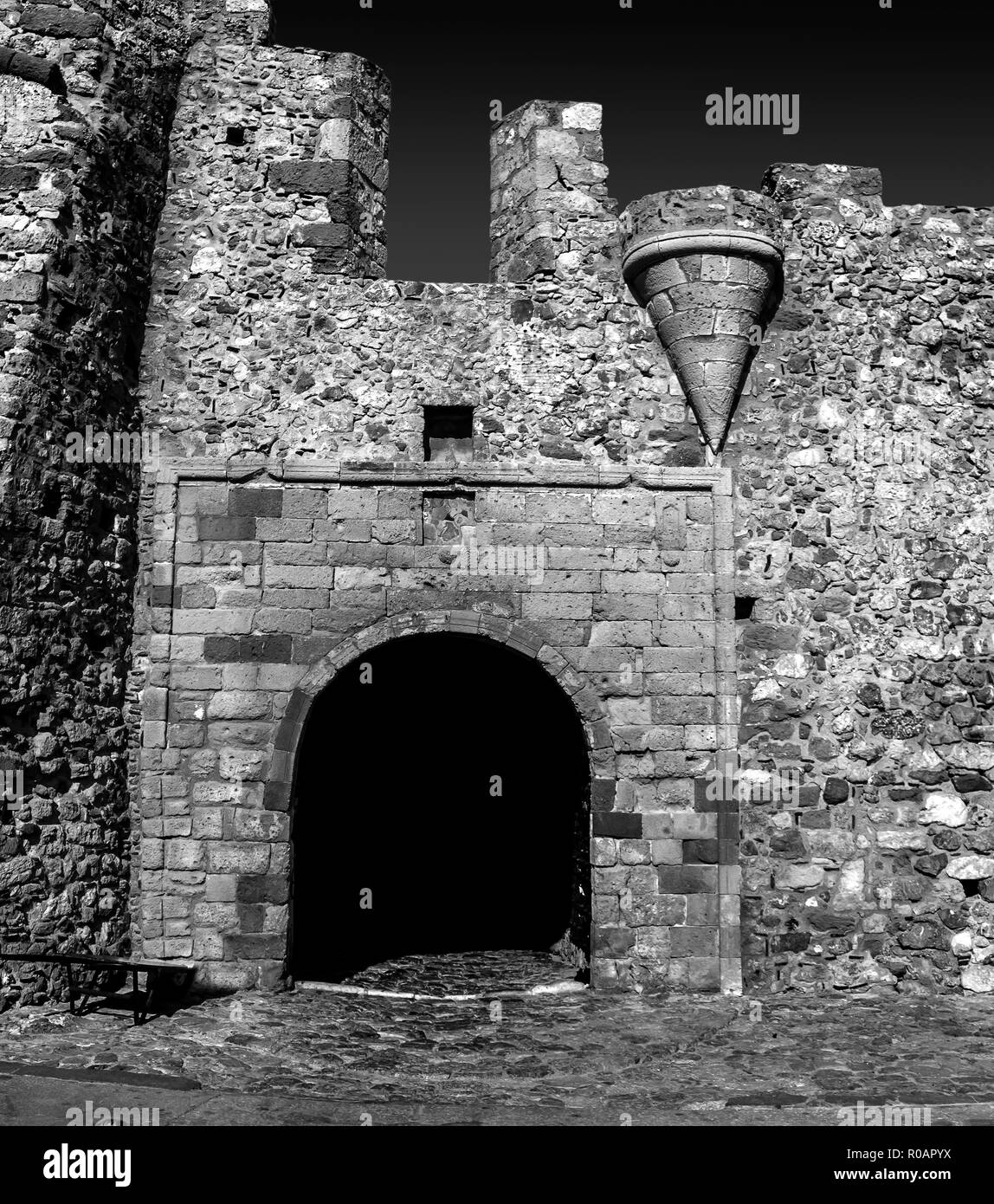 Die Schwarz-Weiß-Fotografie auf die Burg von Monemvasia Lakonia Peloponnes Griechenland Stockfoto