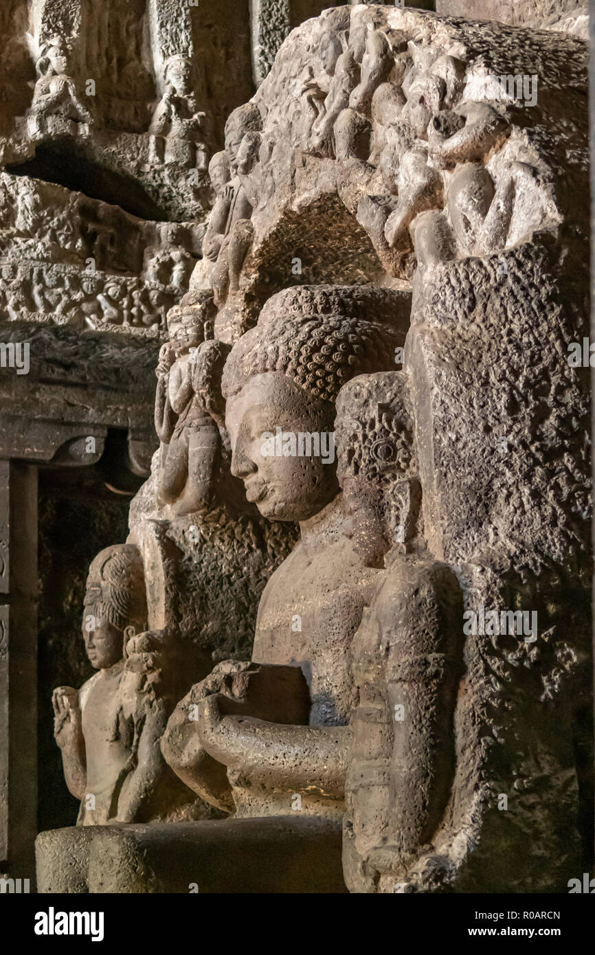 Buddha in Vishvakarma, Höhle 10, Ellora Höhlen, in der Nähe von Aurangabad, Maharashtra, Indien Stockfoto