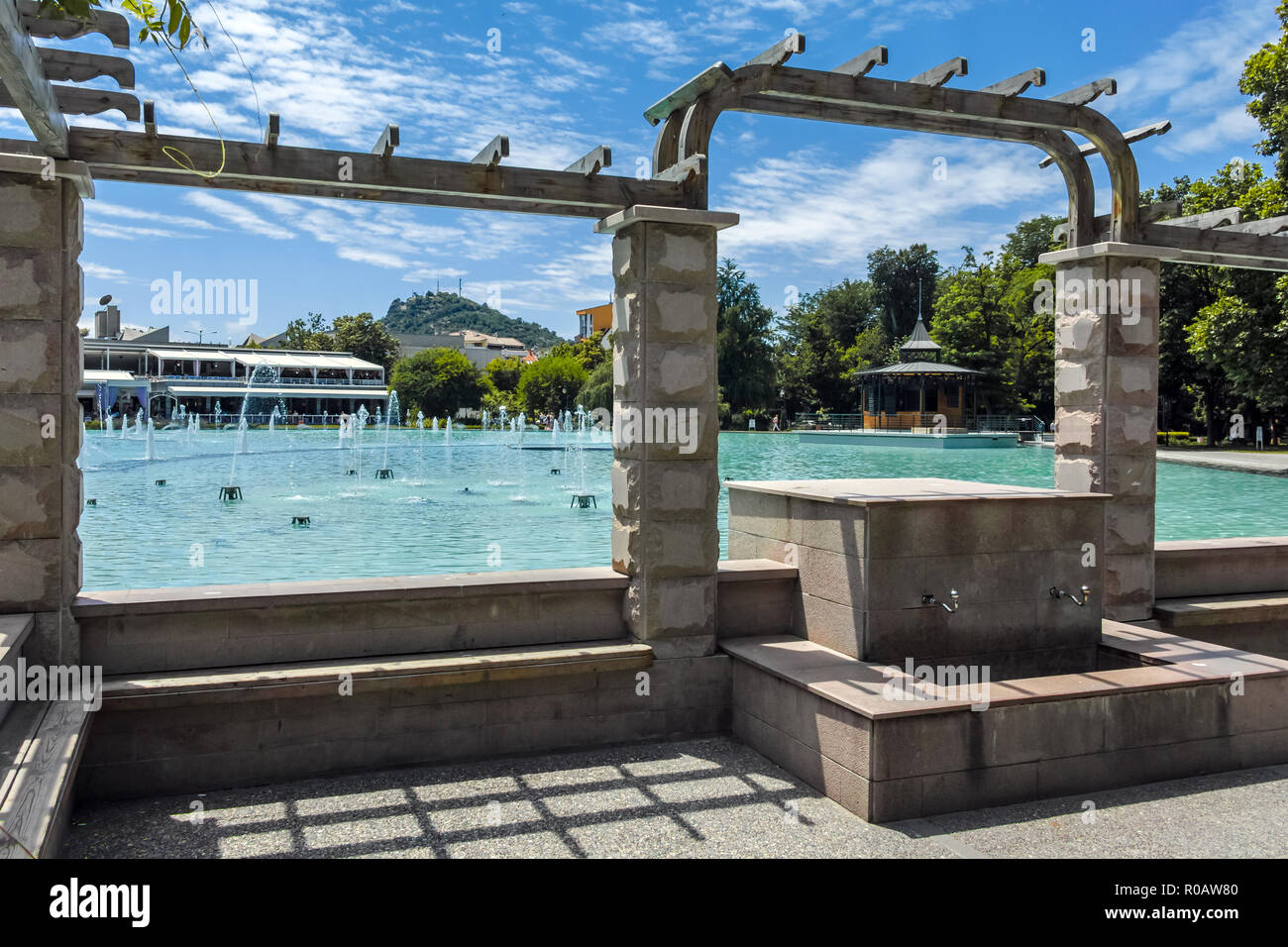 PLOVDIV, Bulgarien - 10. Juni 2017: Panoramablick von Singenden Brunnen in der Stadt von Plovdiv, Bulgarien Stockfoto