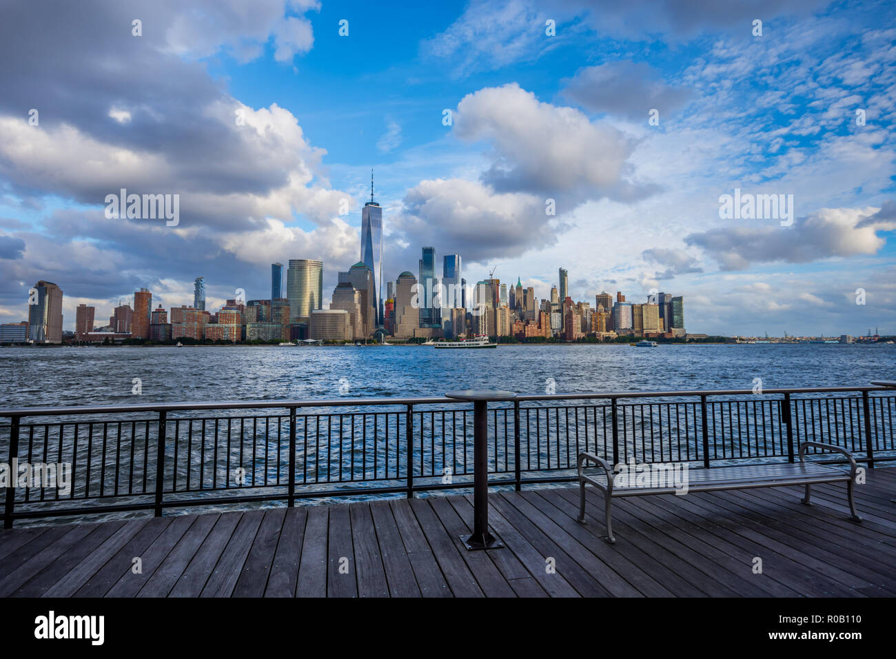 Manhattan Skyline Blick von Jersey City Waterfront Stockfoto