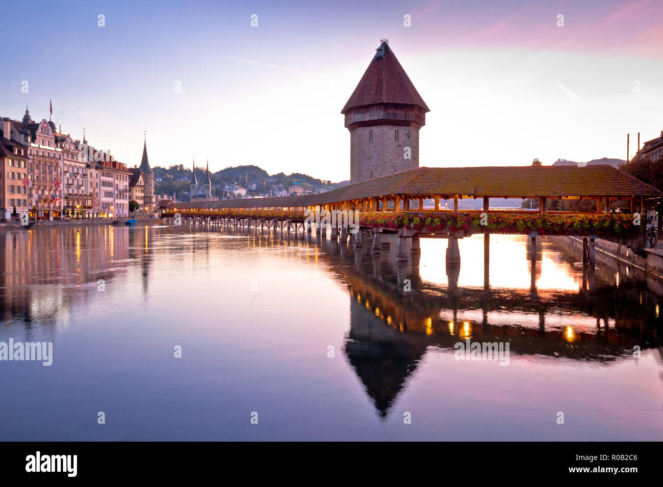 Kapelbrucke in Luzern berühmte Schweizer Sehenswürdigkeiten dawn Aussicht, berühmte Sehenswürdigkeiten der Schweiz Stockfoto