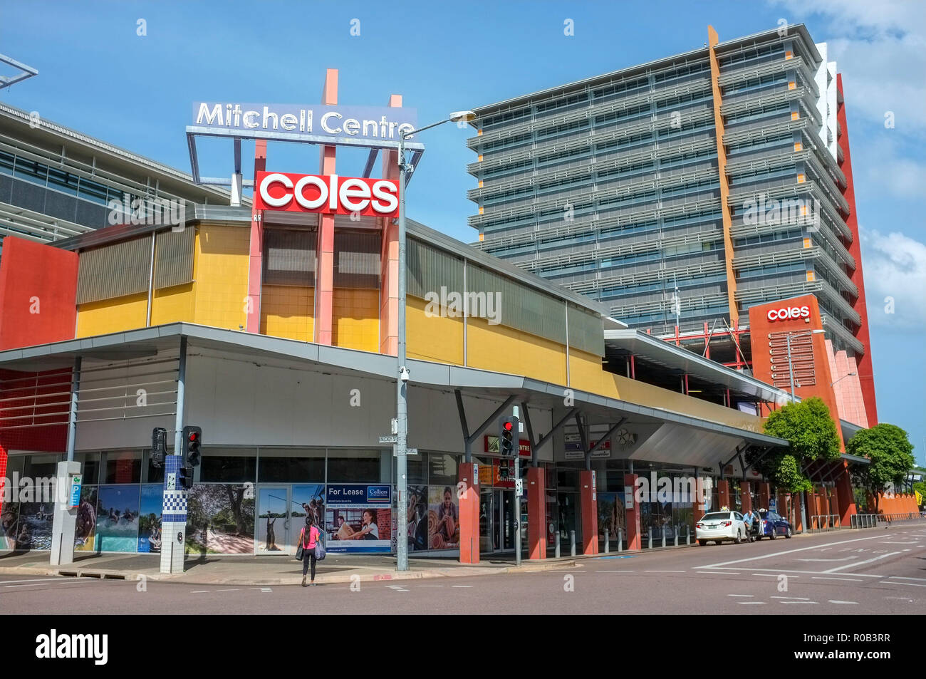 Die Mitchell Center und Coles Supermarkt auf der Mitchell Street, Darwin, Northern Territory, Australien. Stockfoto