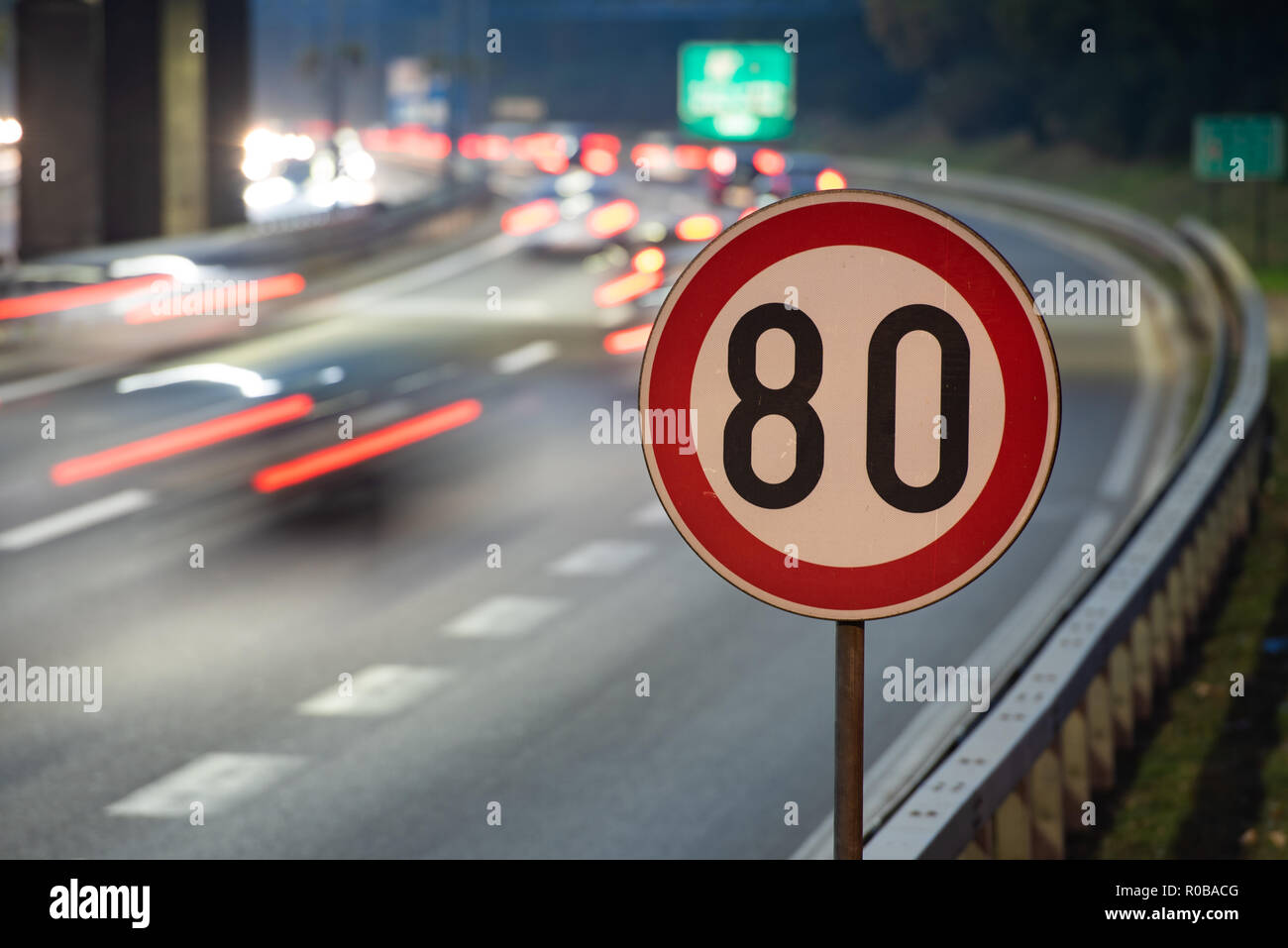 Speed limit 80 traffic sign -Fotos und -Bildmaterial in hoher Auflösung ...