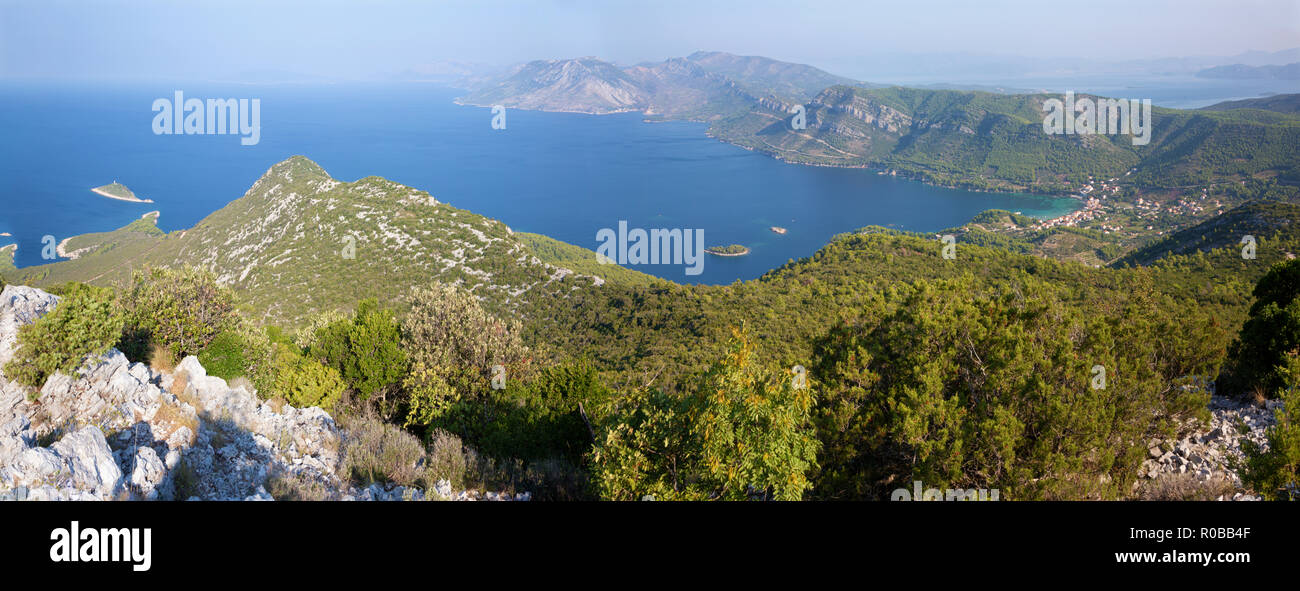 Kroatien - Die panoramatic Landschaft und an der Küste der Halbinsel Peliesac in der Nähe von Zuliana von Sveti Ivan Peak. Stockfoto