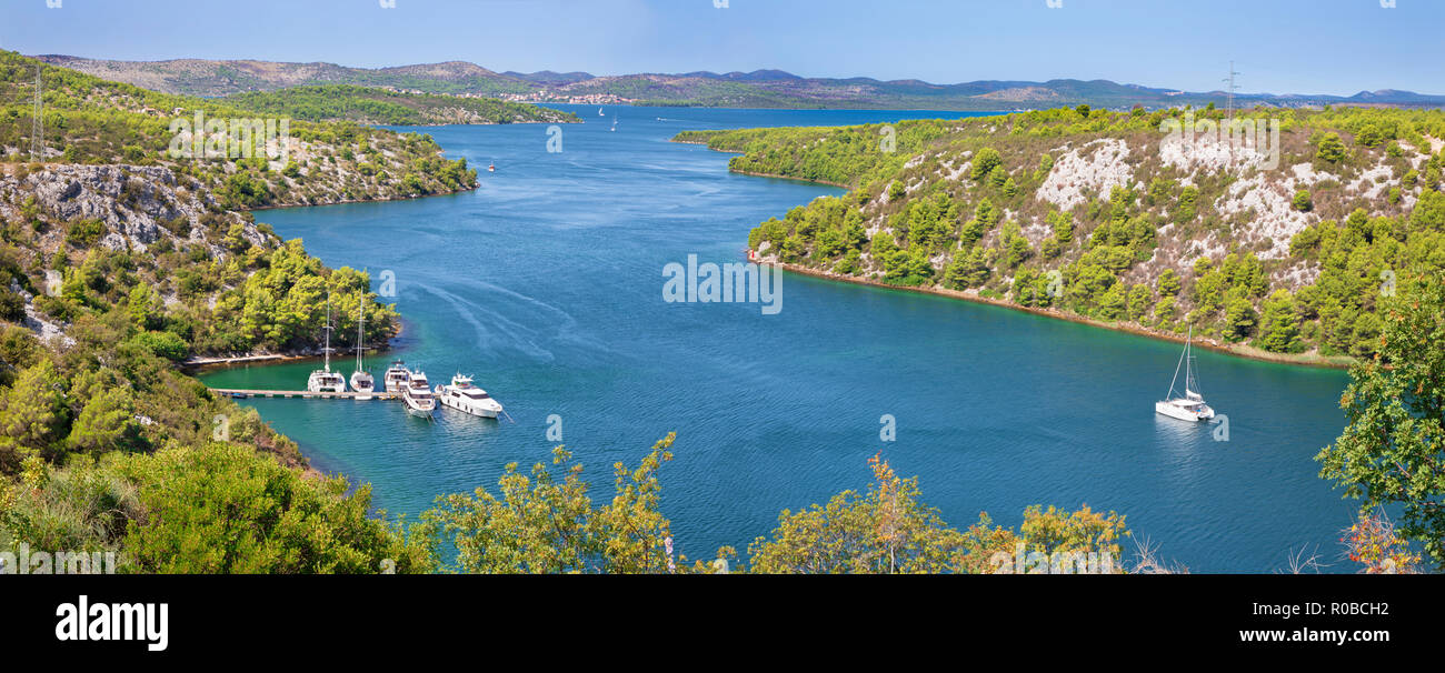 Kroatien - das Panorama der Bucht von Skradin endenden Fluss Krka in Kroatien. Stockfoto